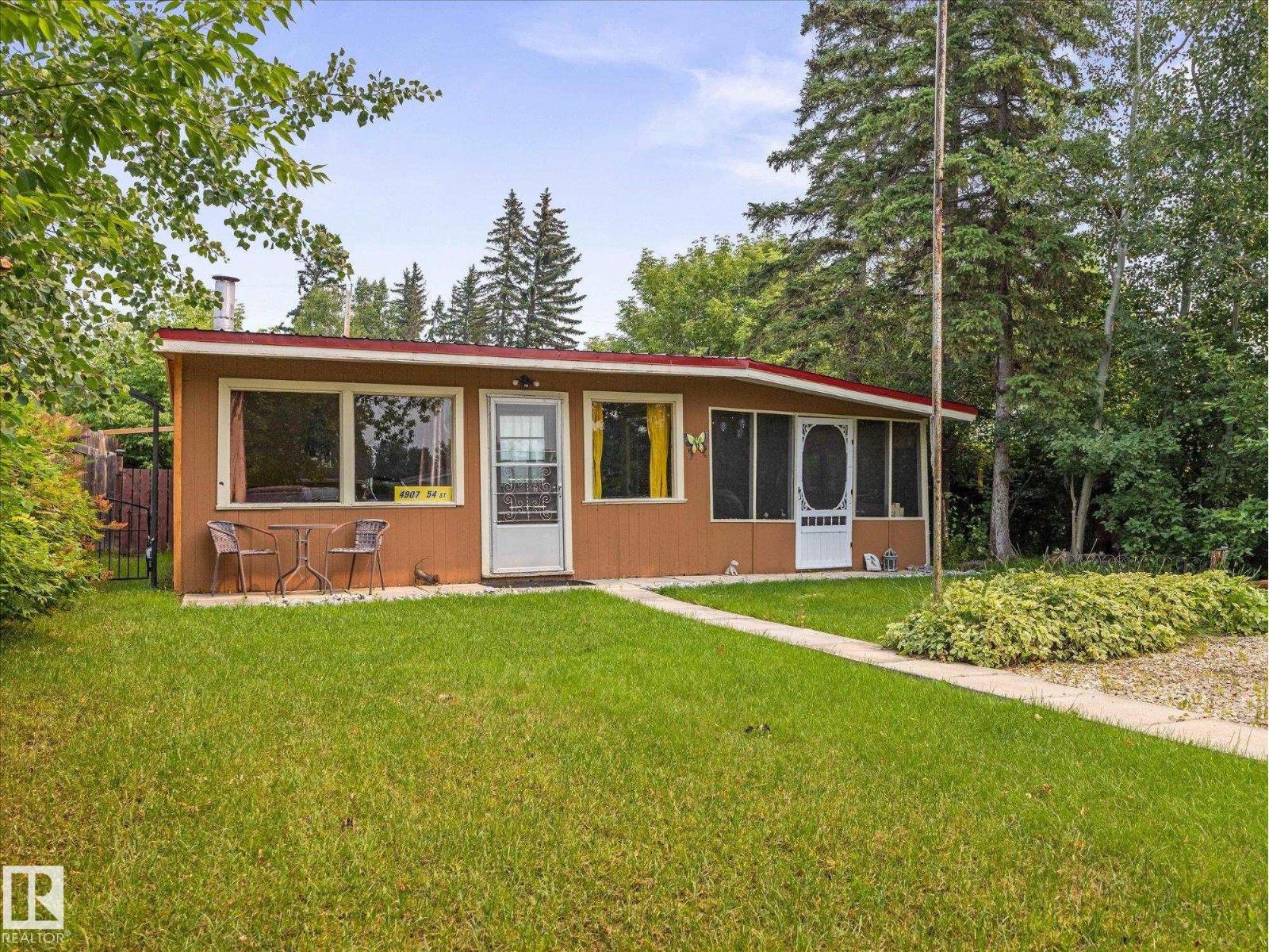 4907 54 ST - 1