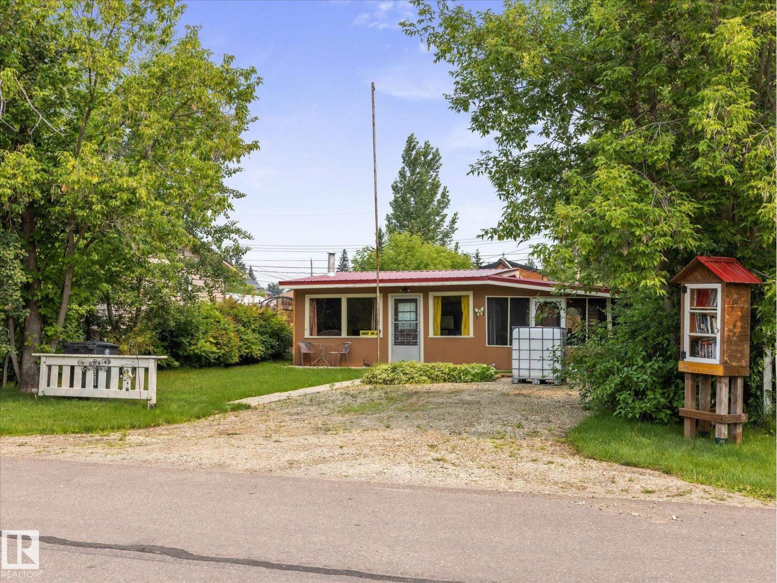 4907 54 ST - 3