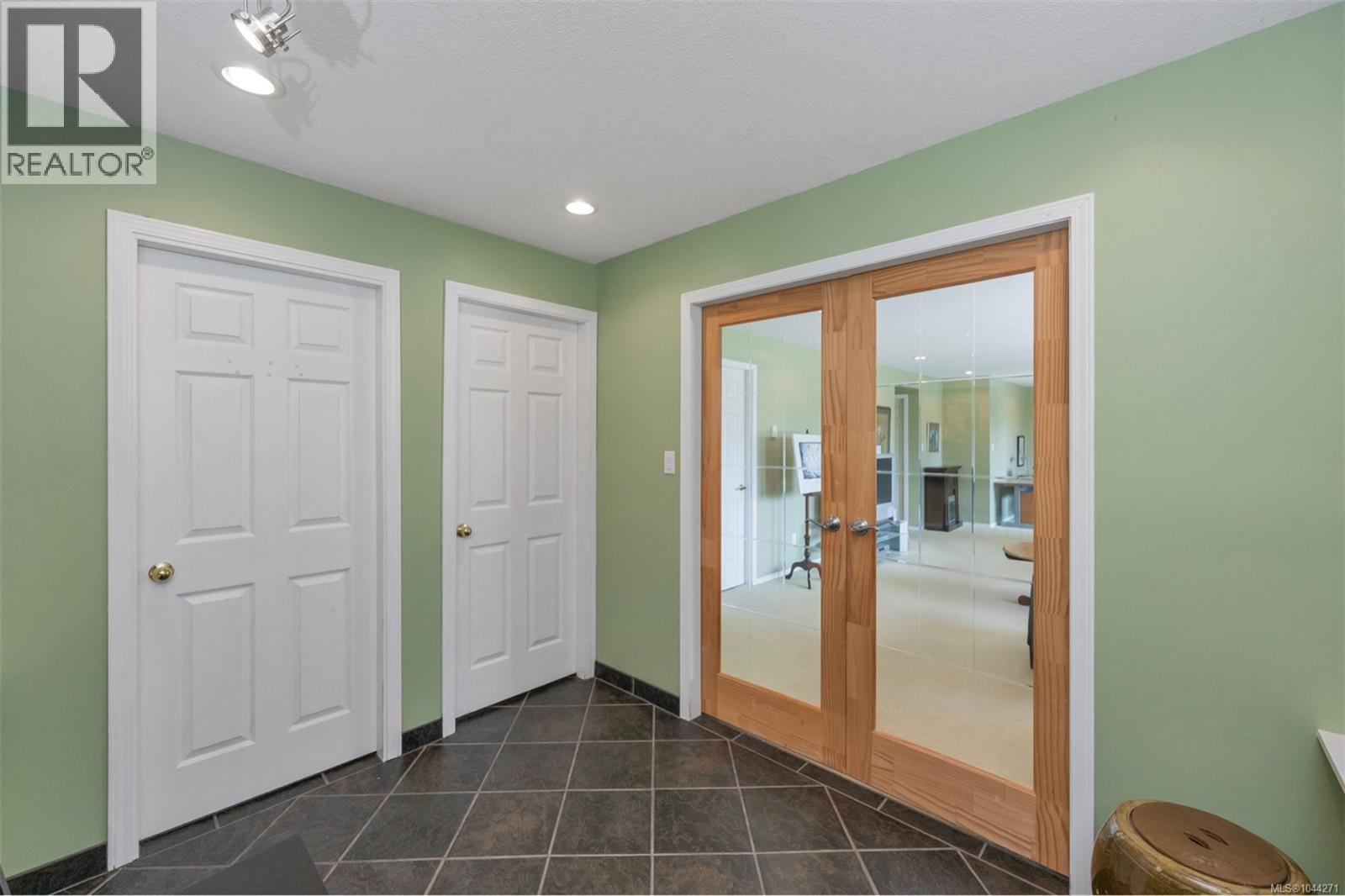 2840 Oceanside Lane - 43