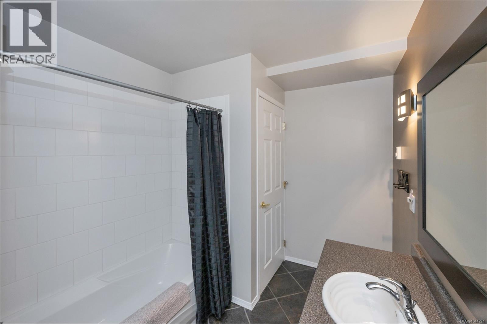 2840 Oceanside Lane - Image 51