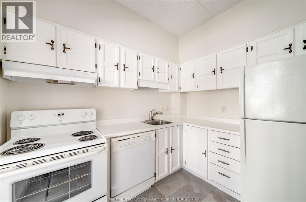 #105 3950 WYANDOTTE STREET - 13
