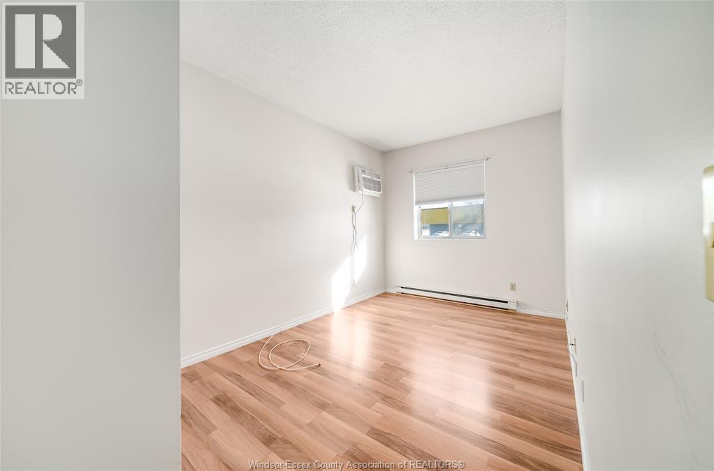 #105 3950 WYANDOTTE STREET - 27