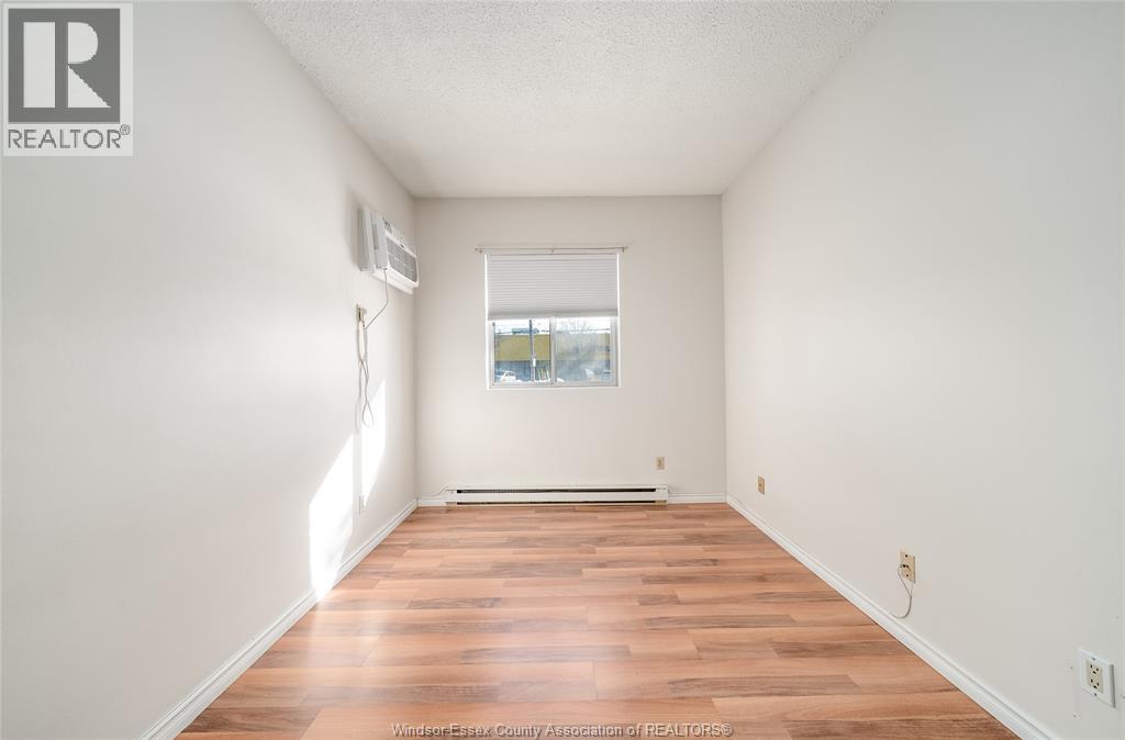 #105 3950 WYANDOTTE STREET - 28