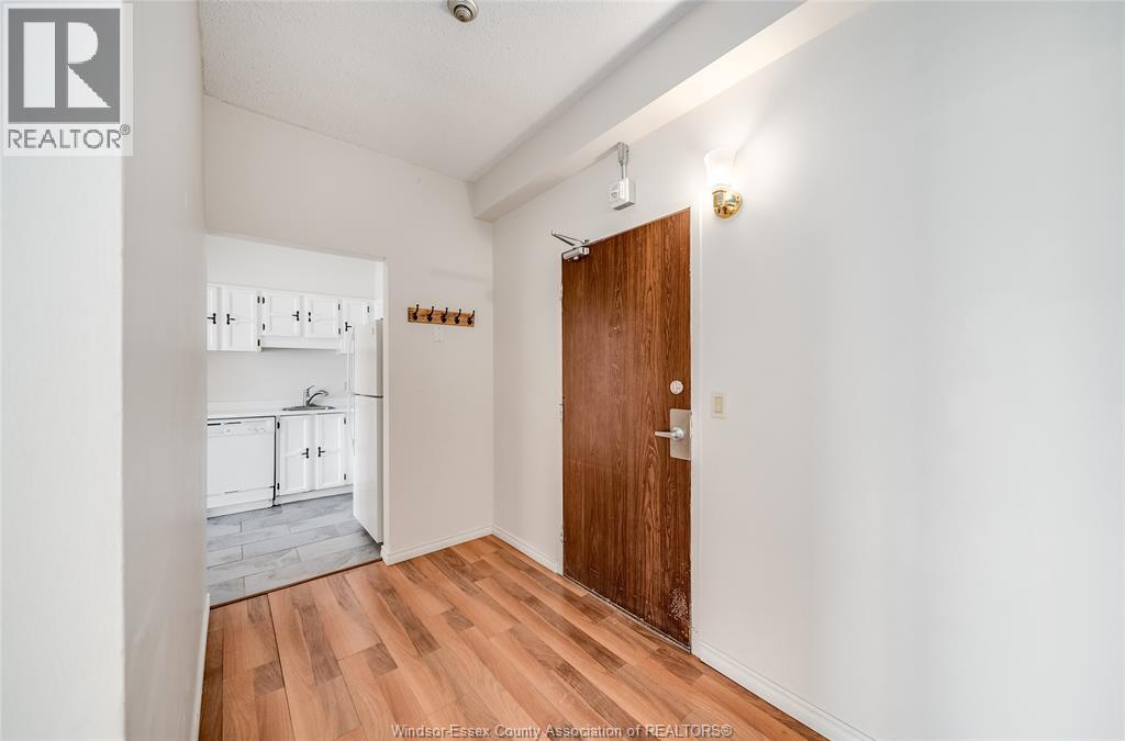 #105 3950 WYANDOTTE STREET - 4