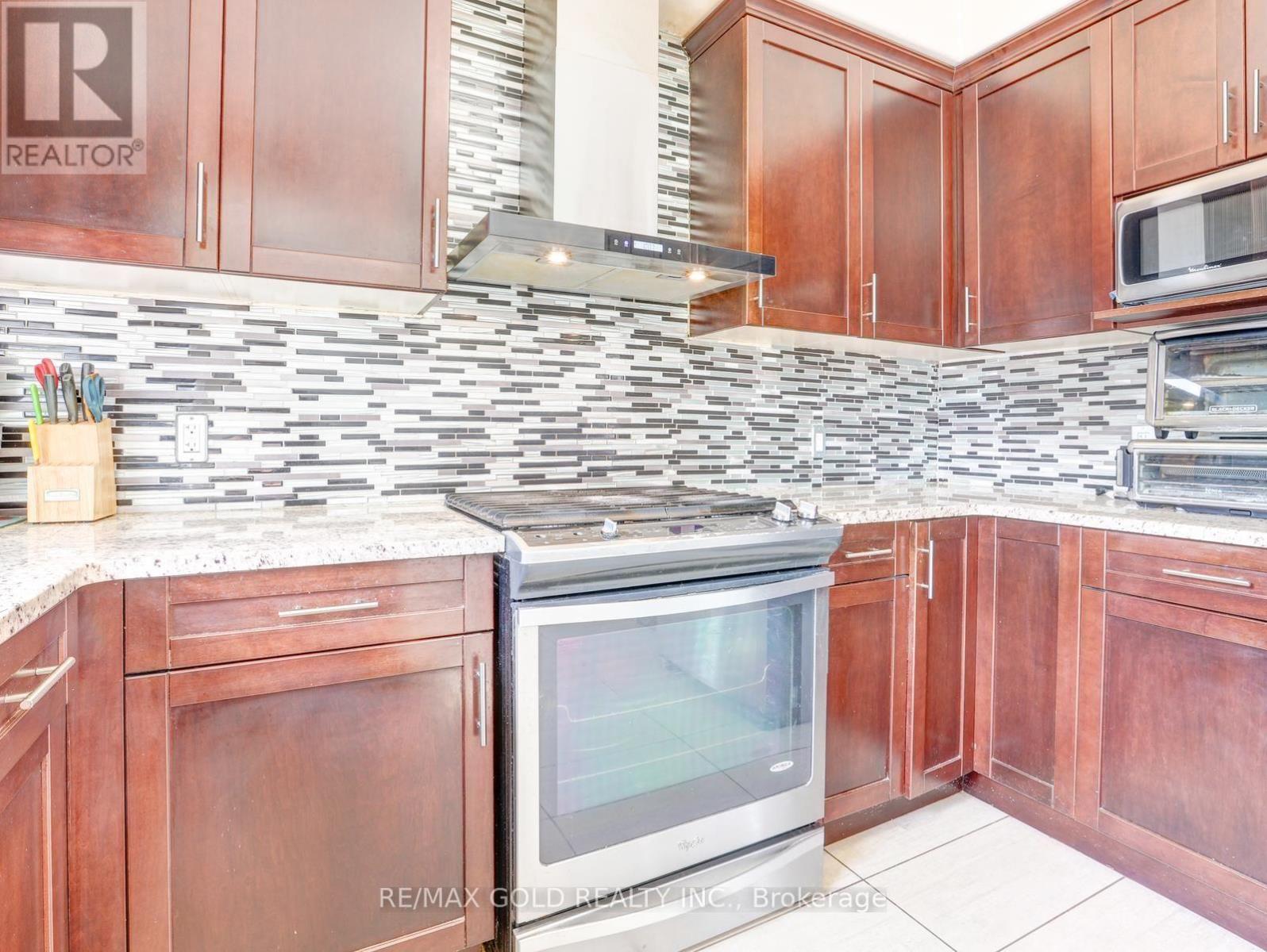 812 HALIFAX ROAD - 17