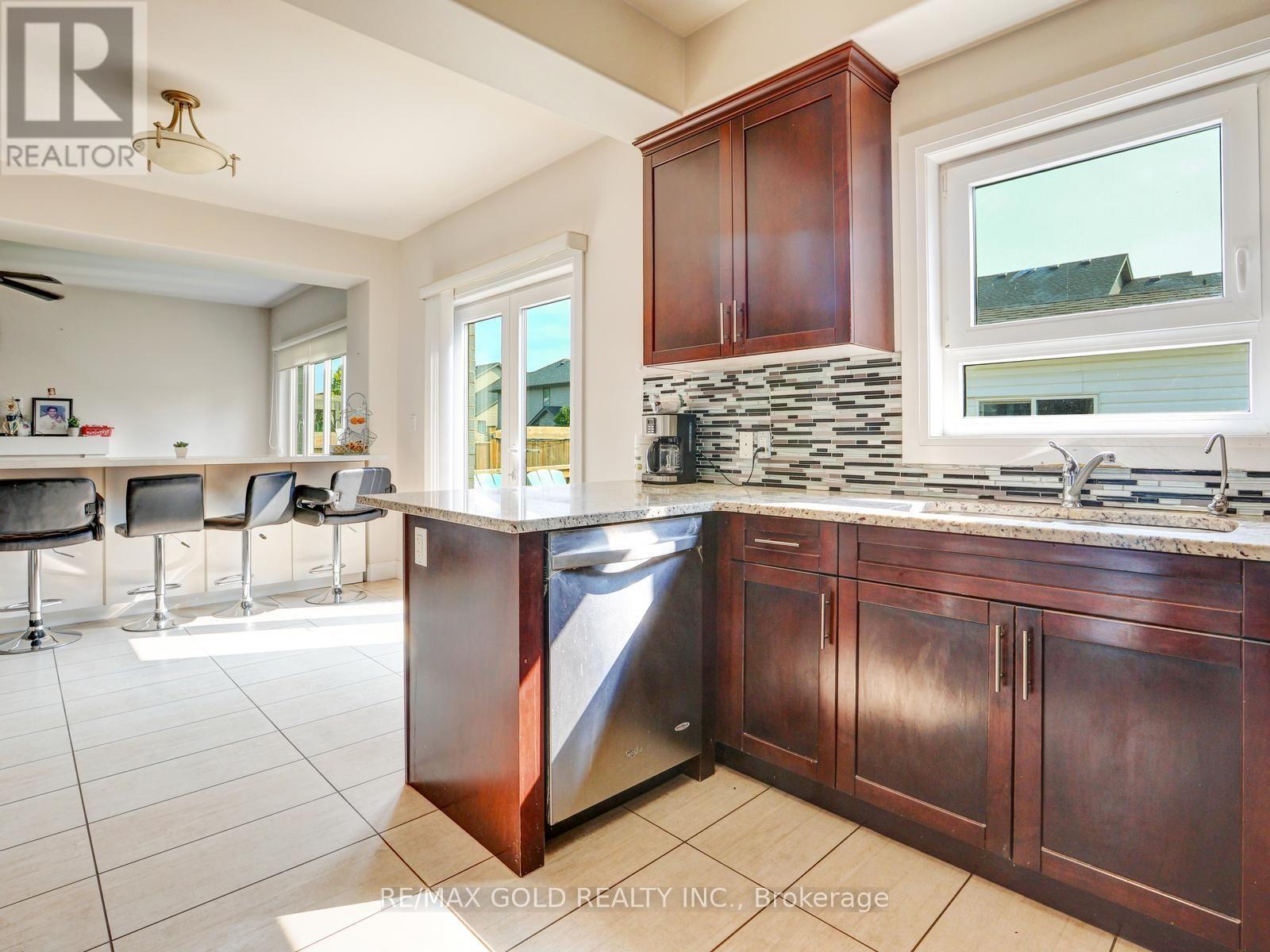 812 HALIFAX ROAD - 16