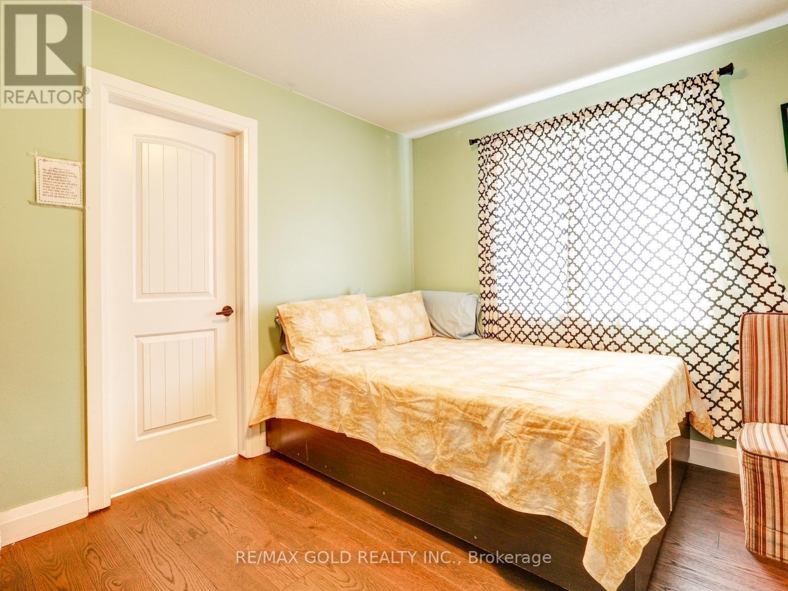 812 HALIFAX ROAD - 35