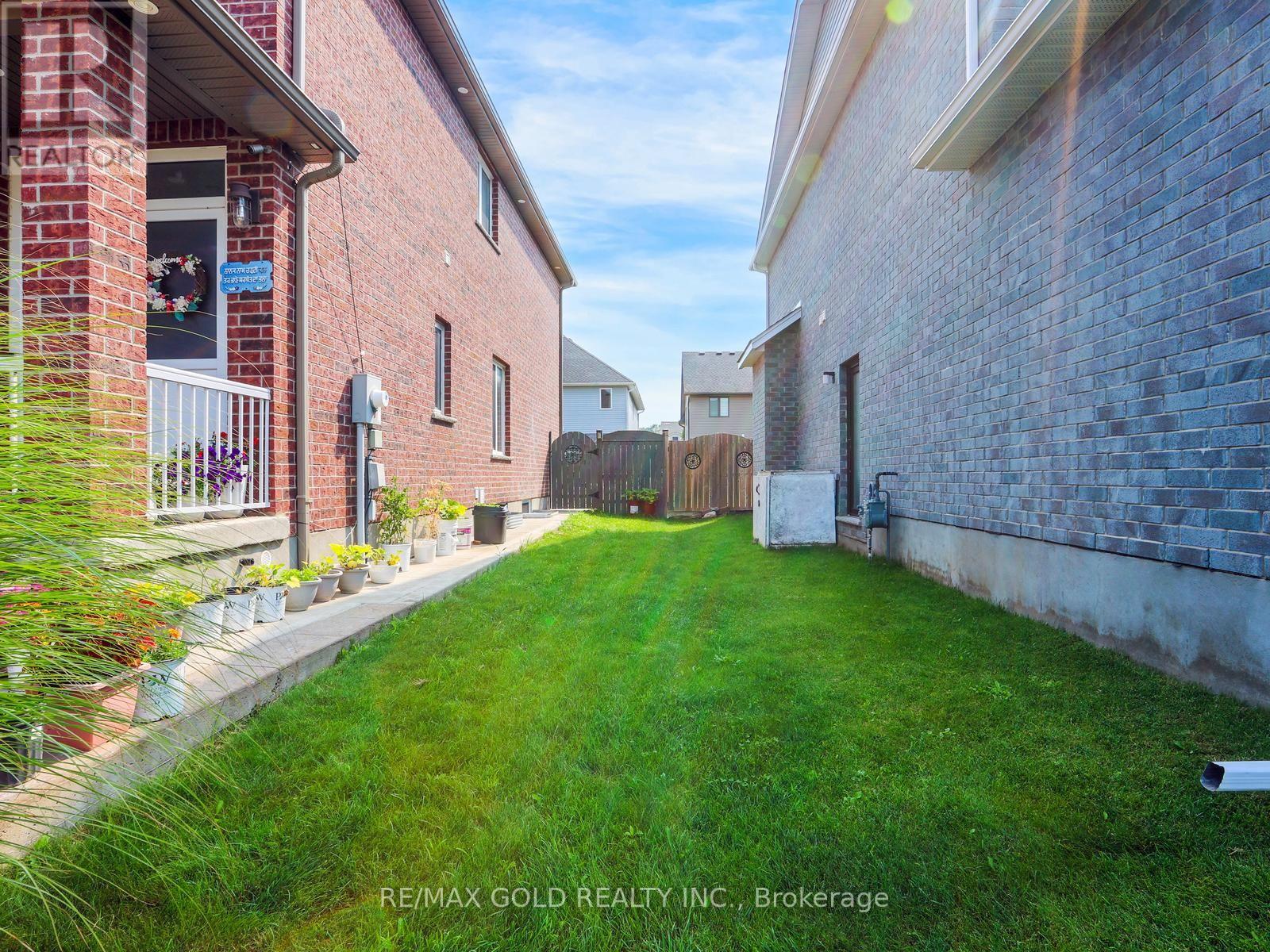 812 HALIFAX ROAD - 37