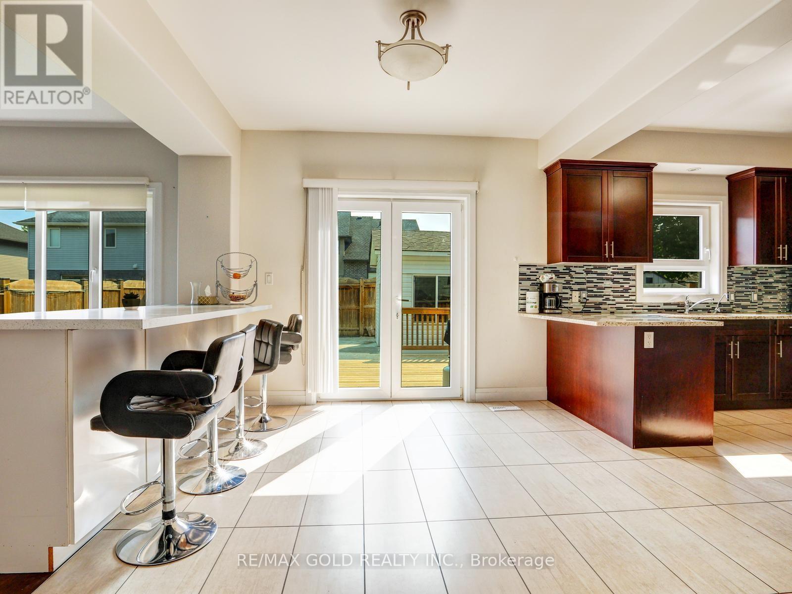 812 HALIFAX ROAD - 15
