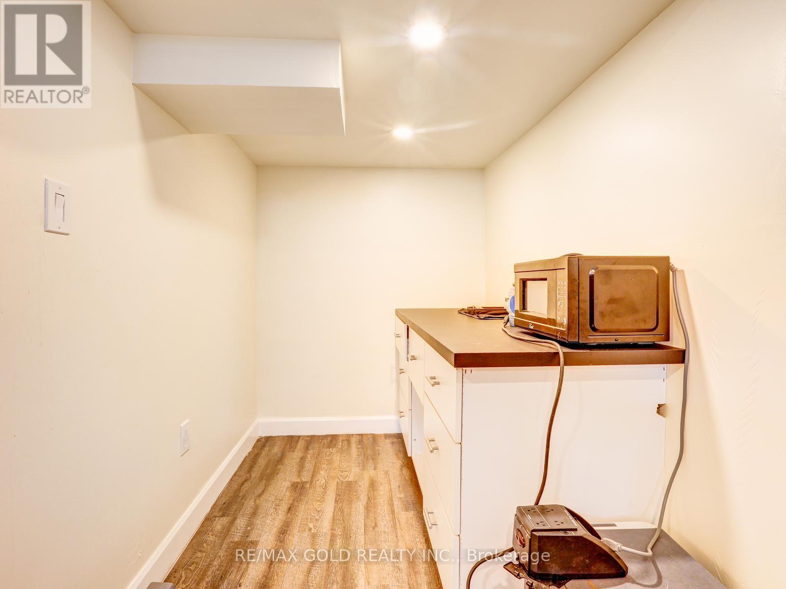 812 HALIFAX ROAD - 45