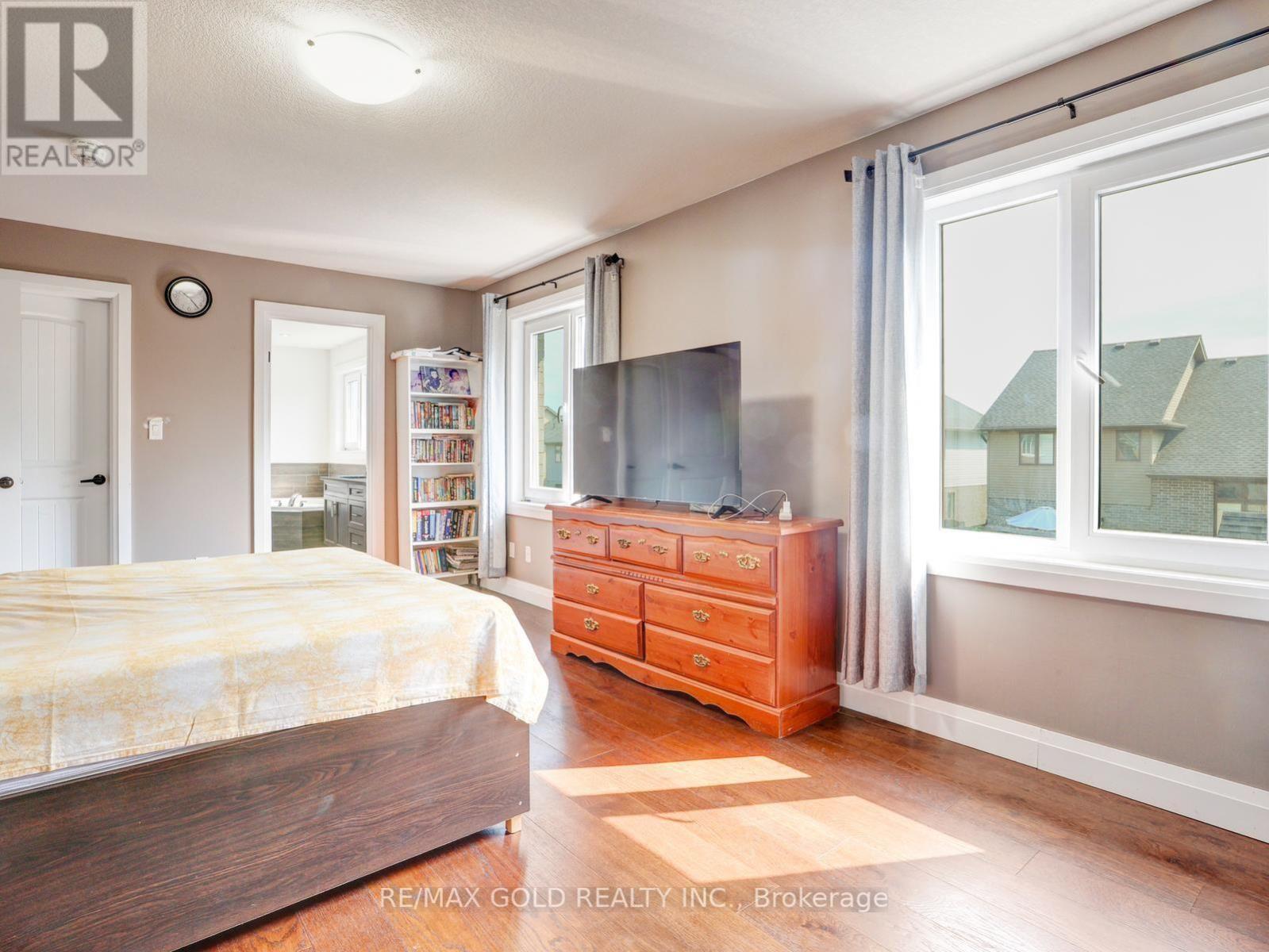 812 HALIFAX ROAD - 25