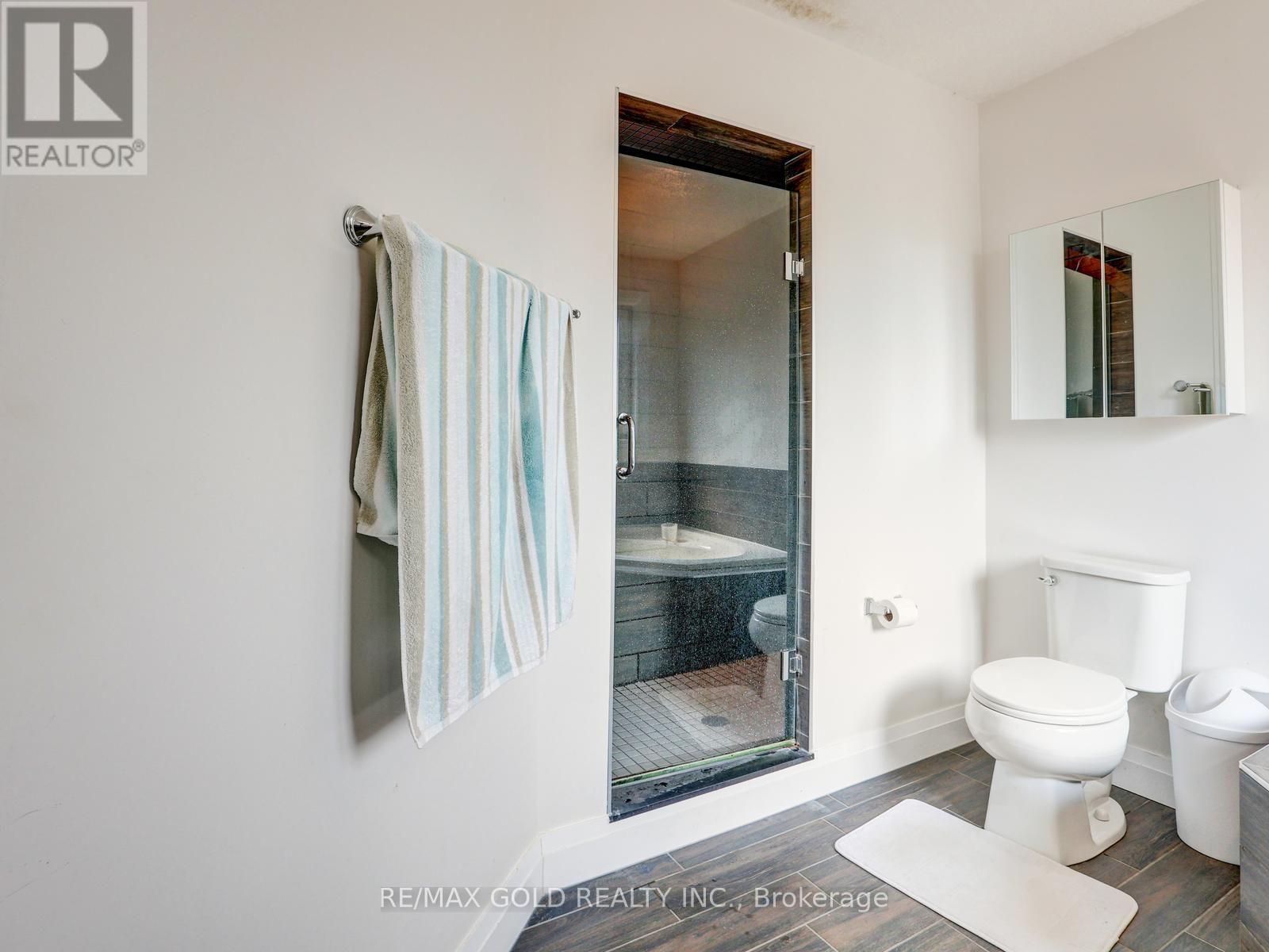 812 HALIFAX ROAD - 32
