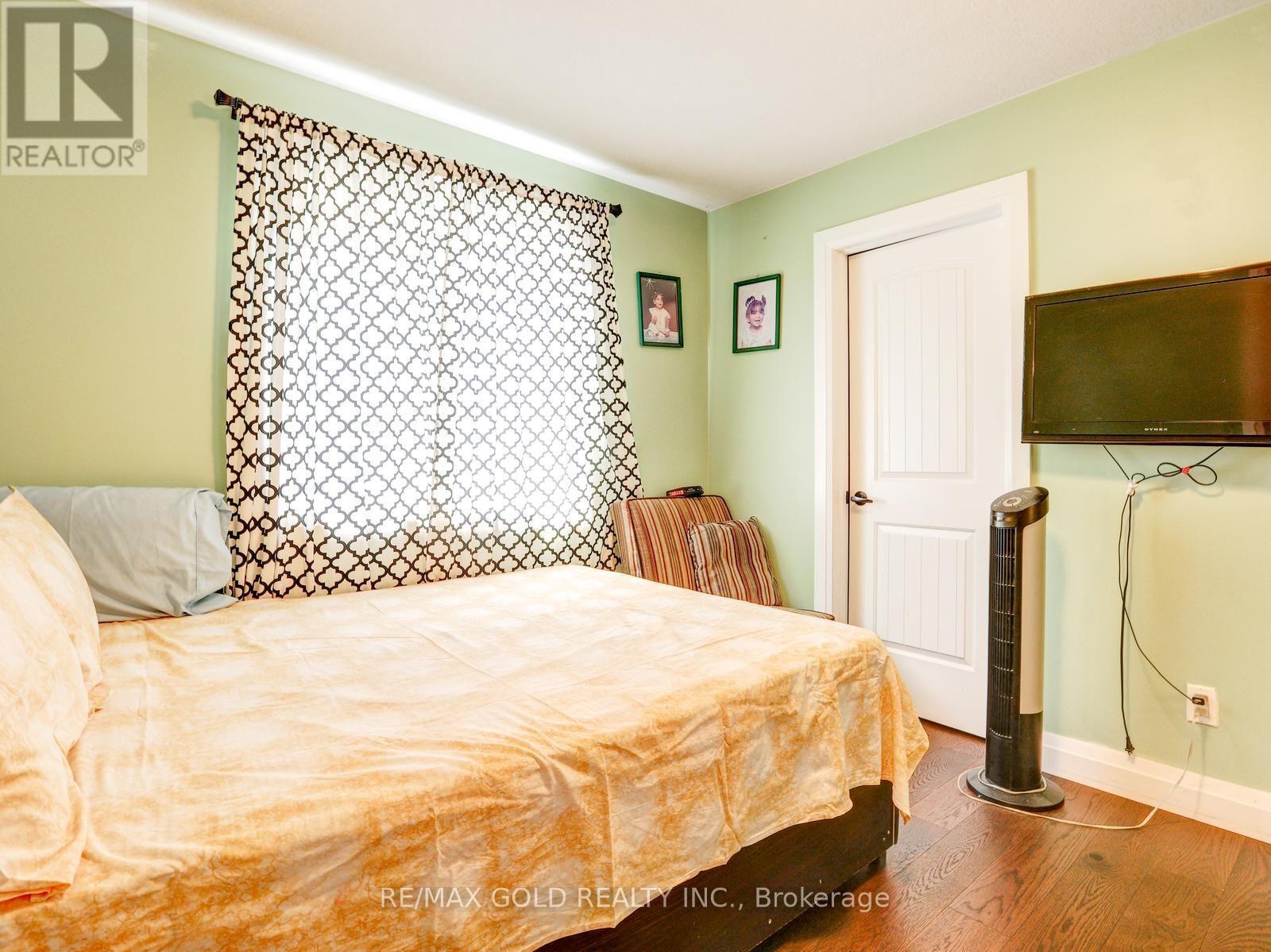 812 HALIFAX ROAD - 36