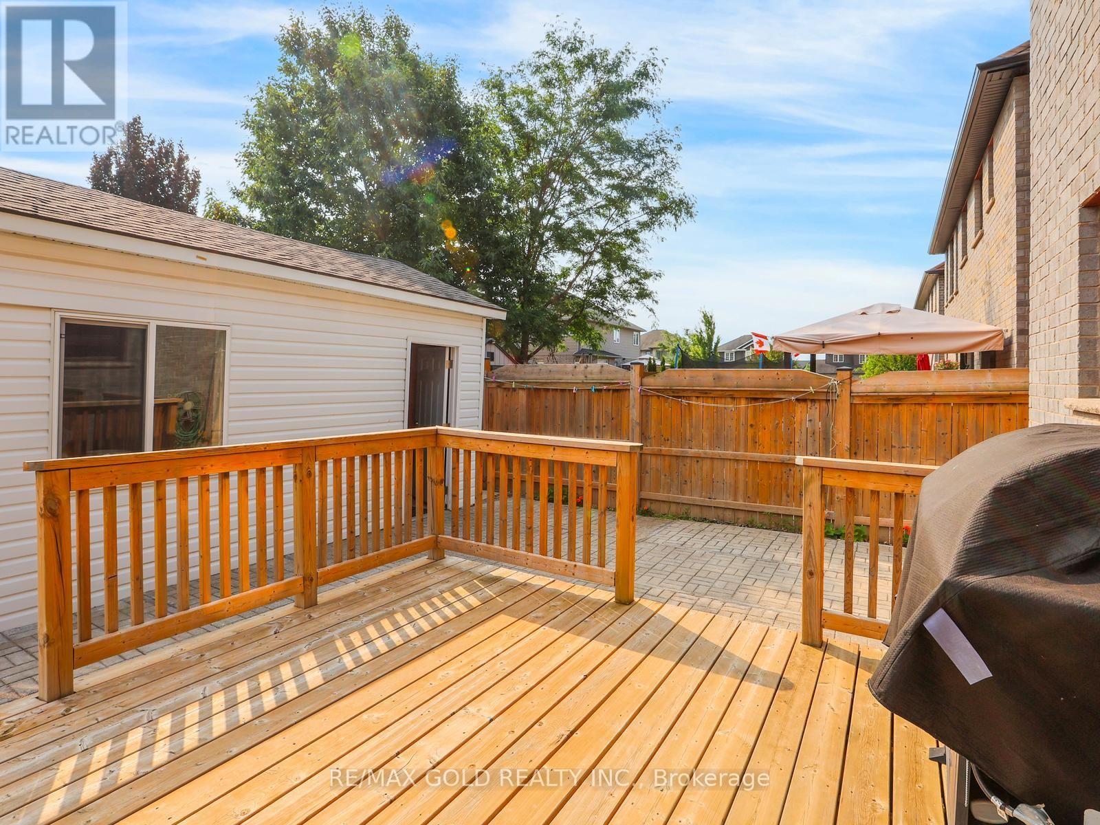 812 HALIFAX ROAD - 41