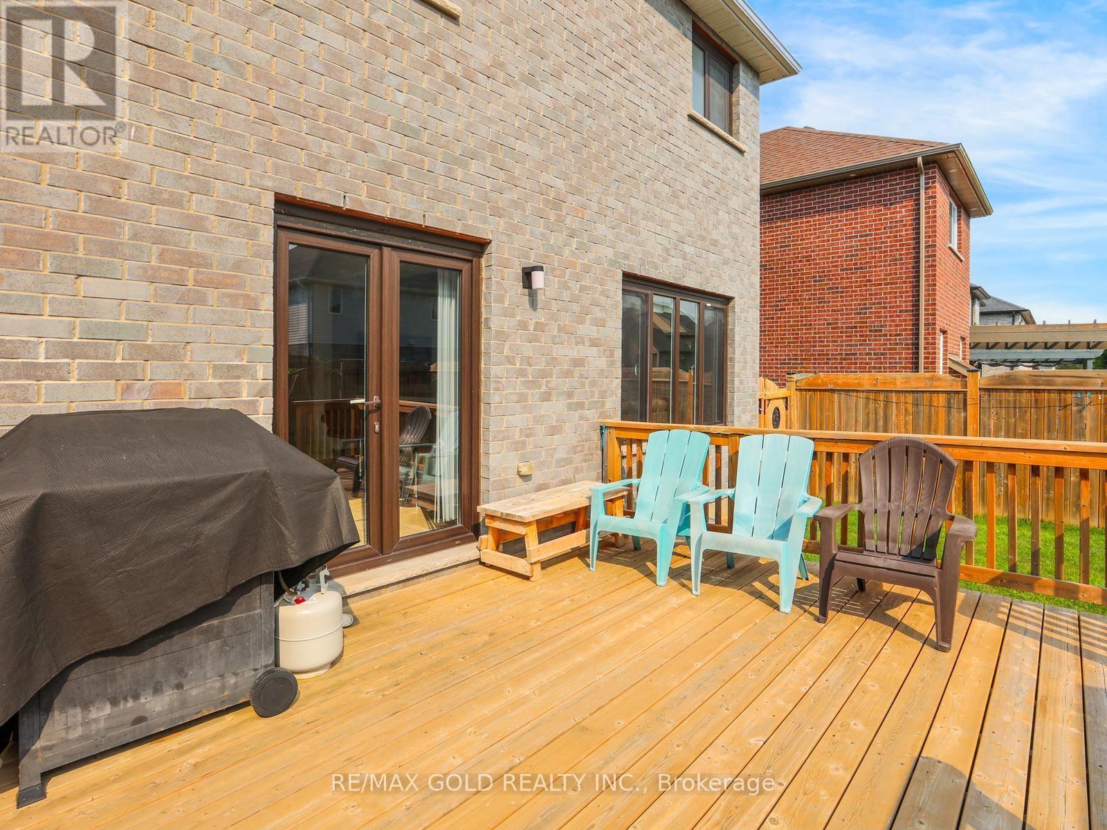 812 HALIFAX ROAD - 43