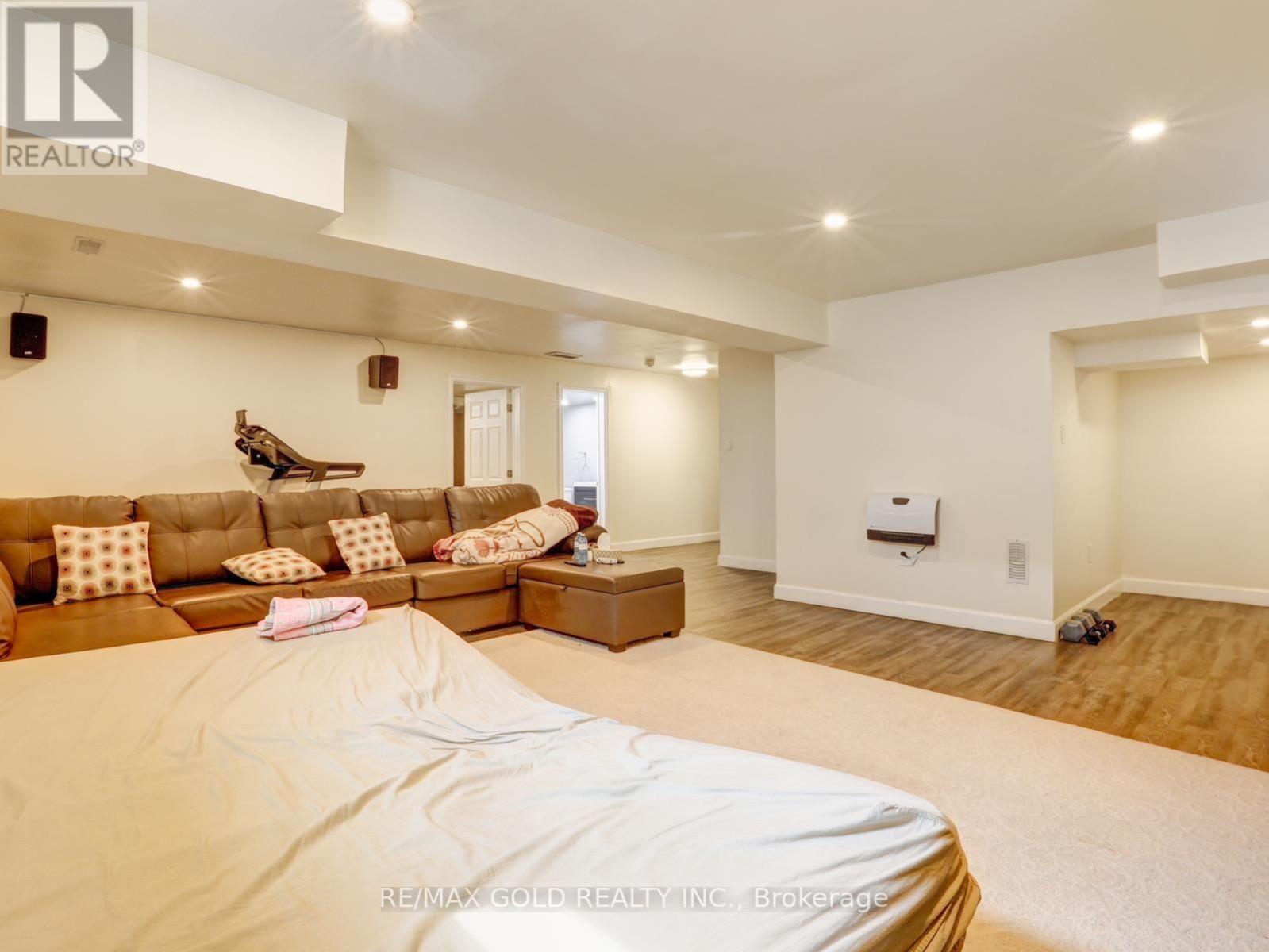 812 HALIFAX ROAD - 47