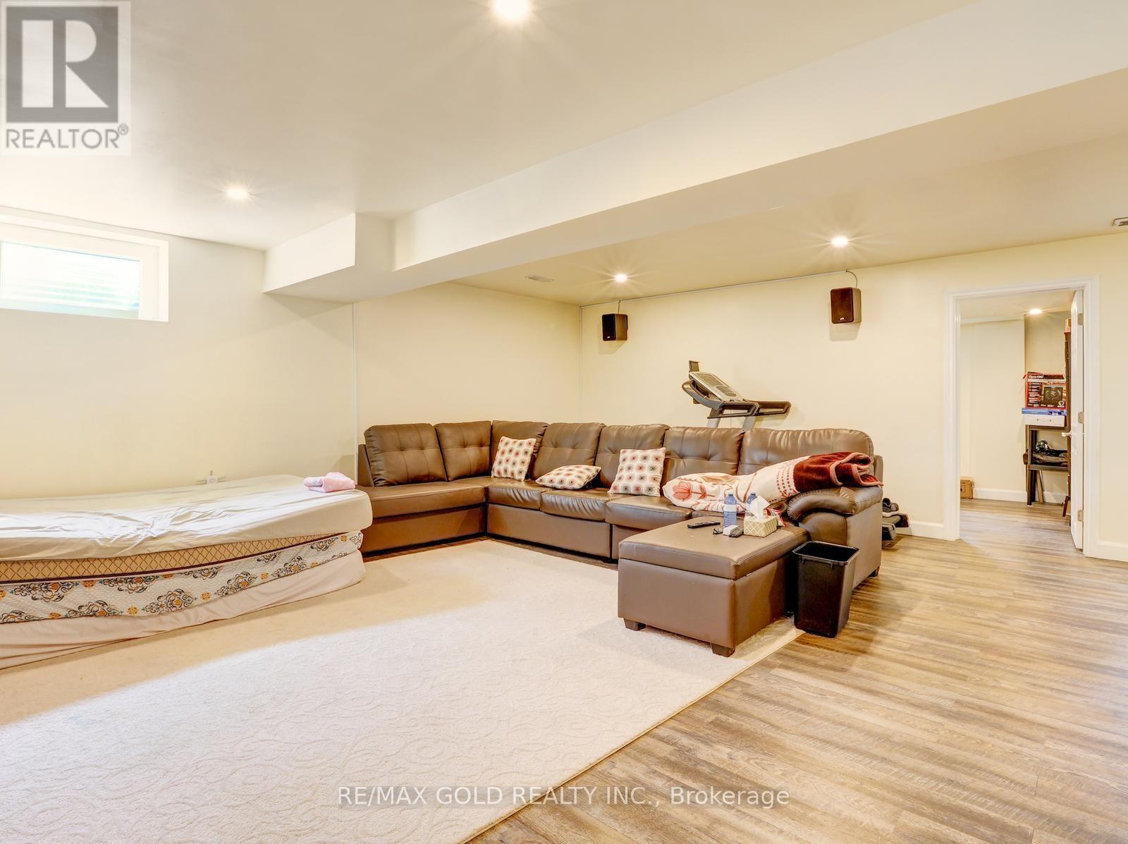 812 HALIFAX ROAD - 46