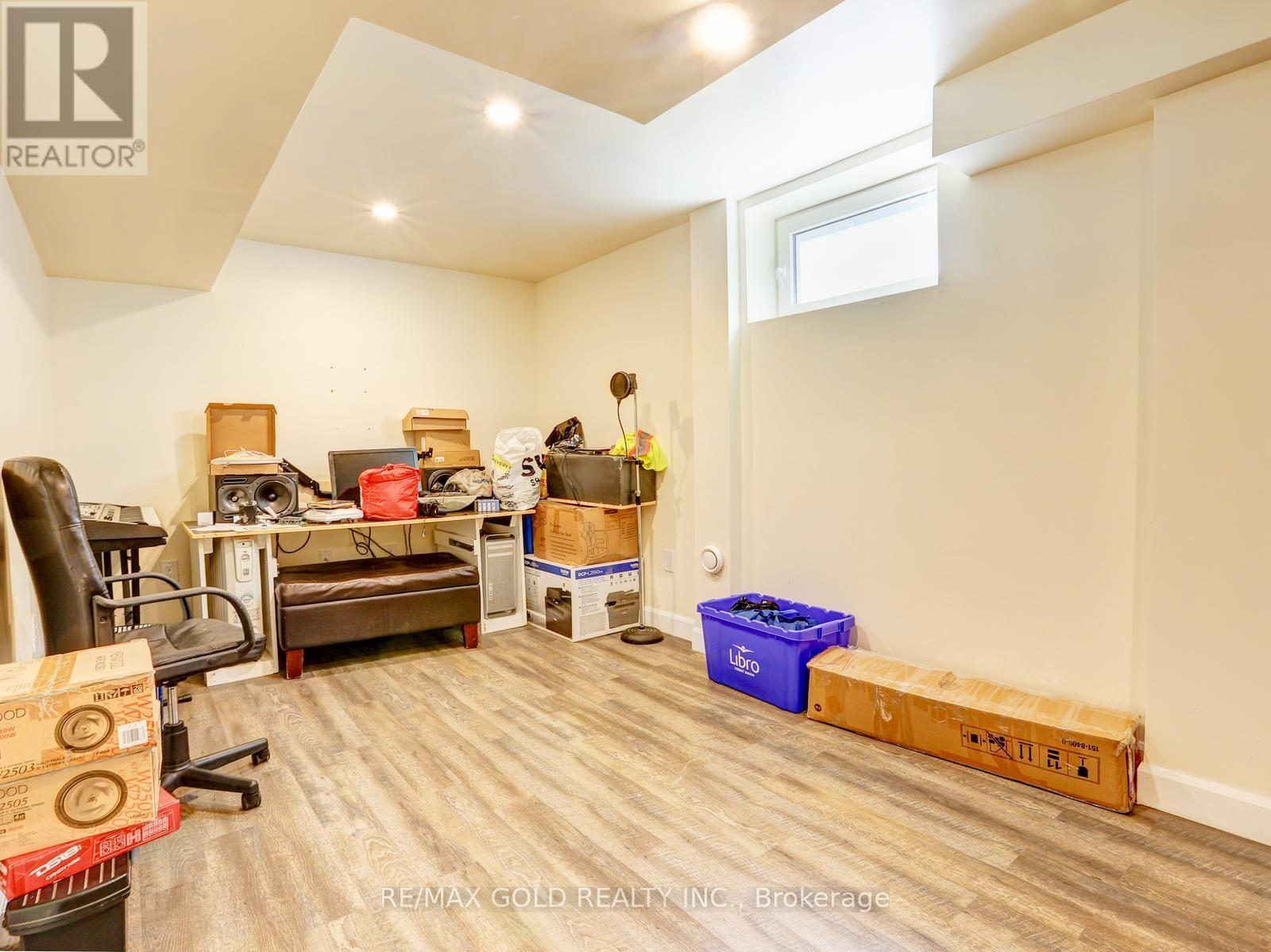 812 HALIFAX ROAD - 50