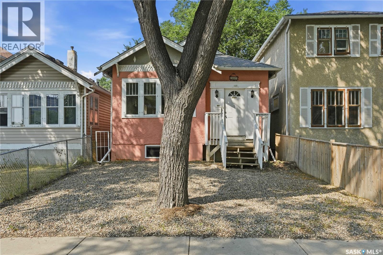 2038 Toronto STREET - 1