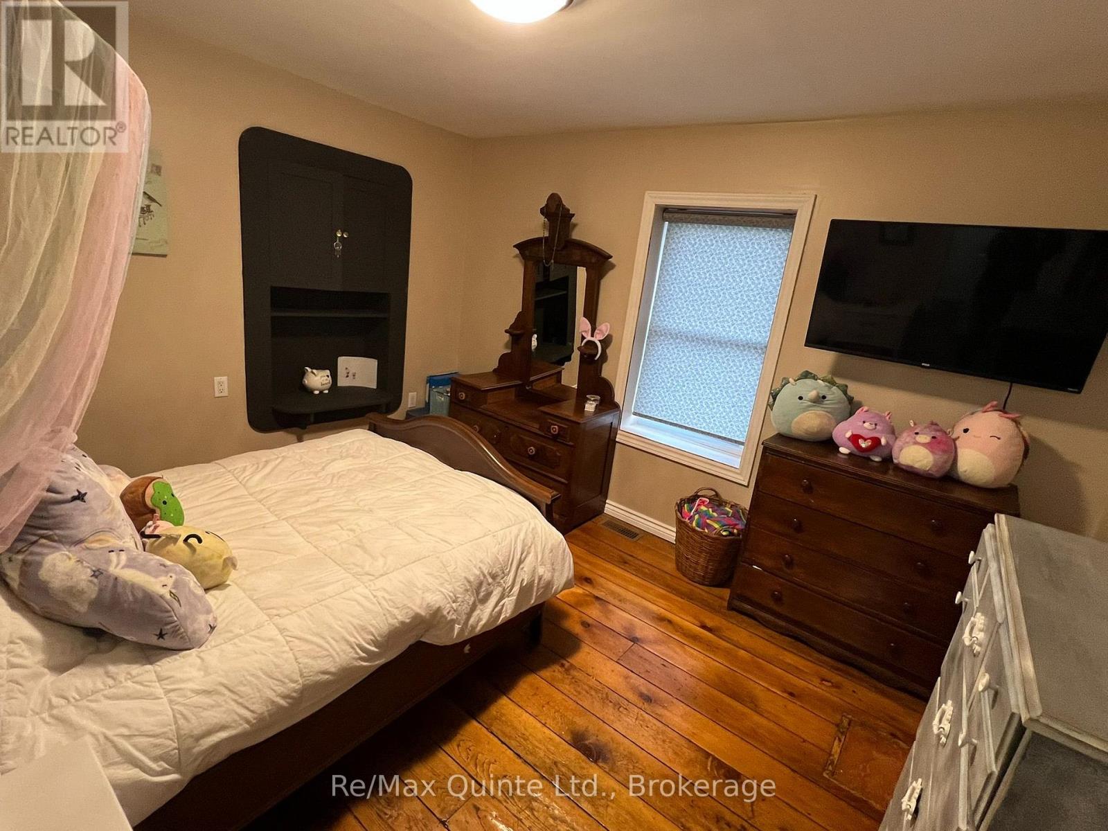 101 ROSELAND DRIVE - 22