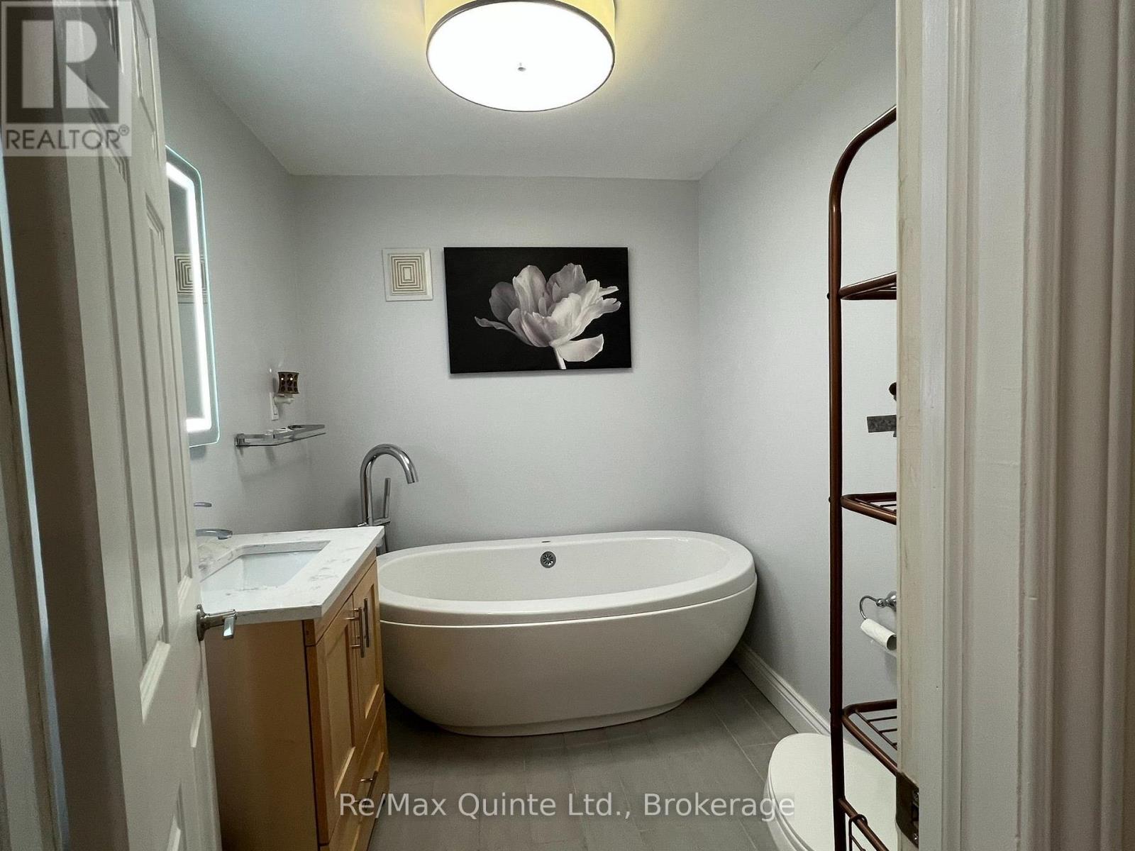 101 ROSELAND DRIVE - 23