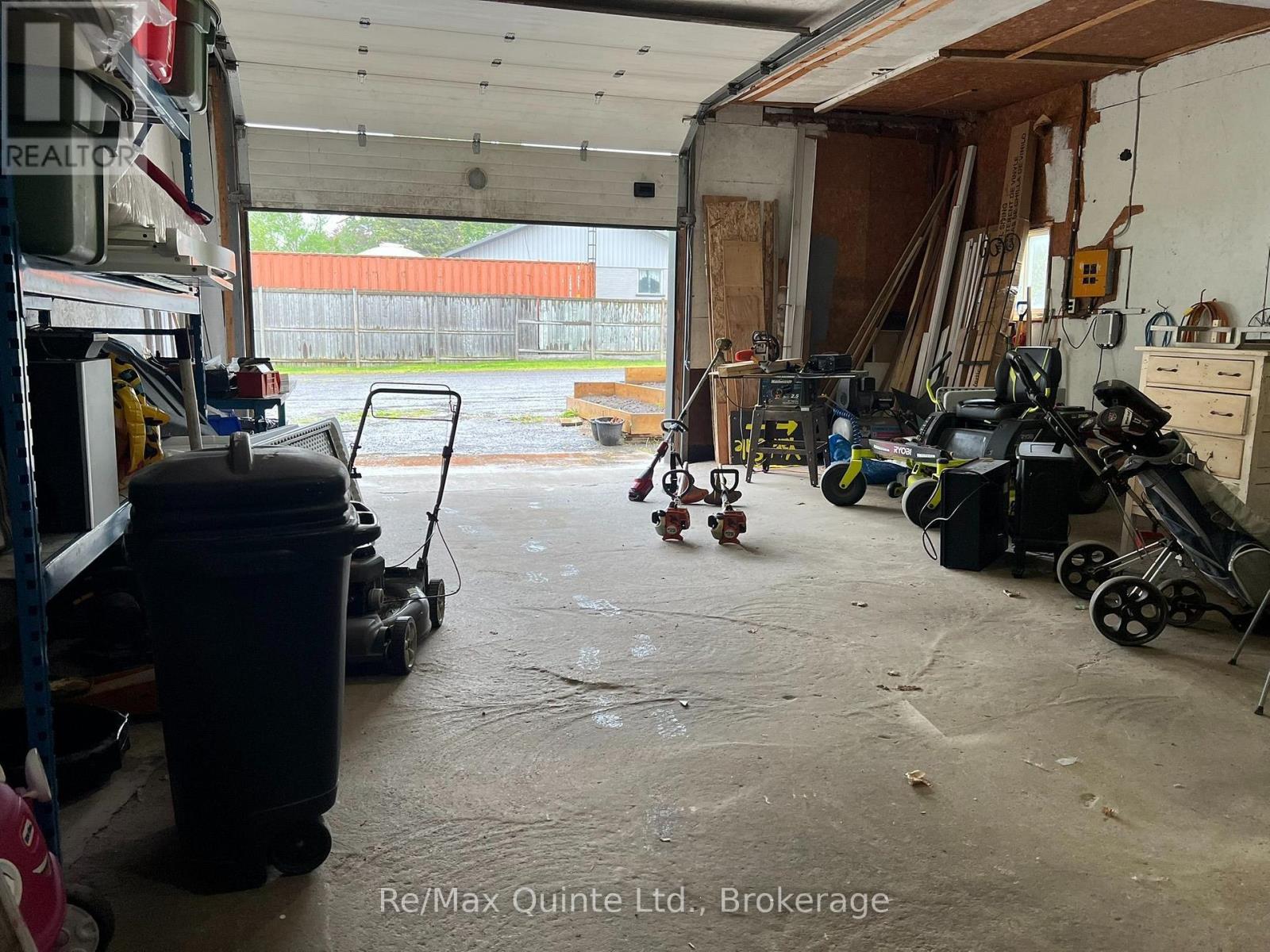 101 ROSELAND DRIVE - 35