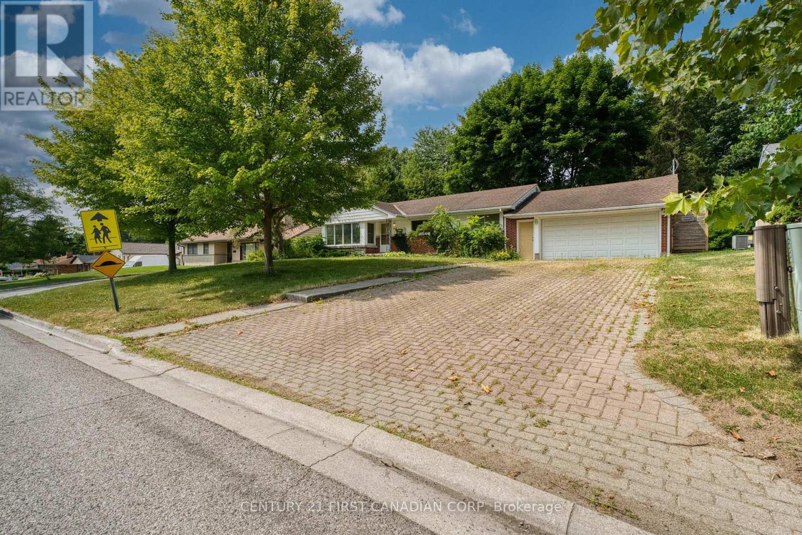 478 COOMBS AVENUE - 1