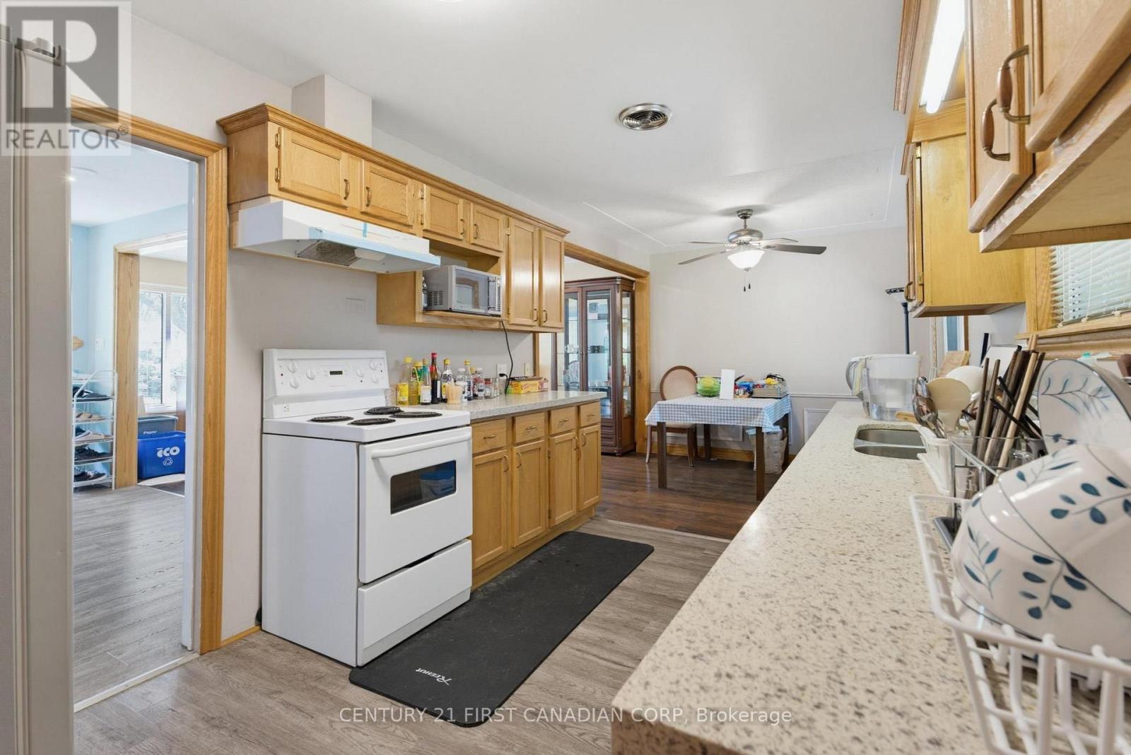 478 COOMBS AVENUE - 10