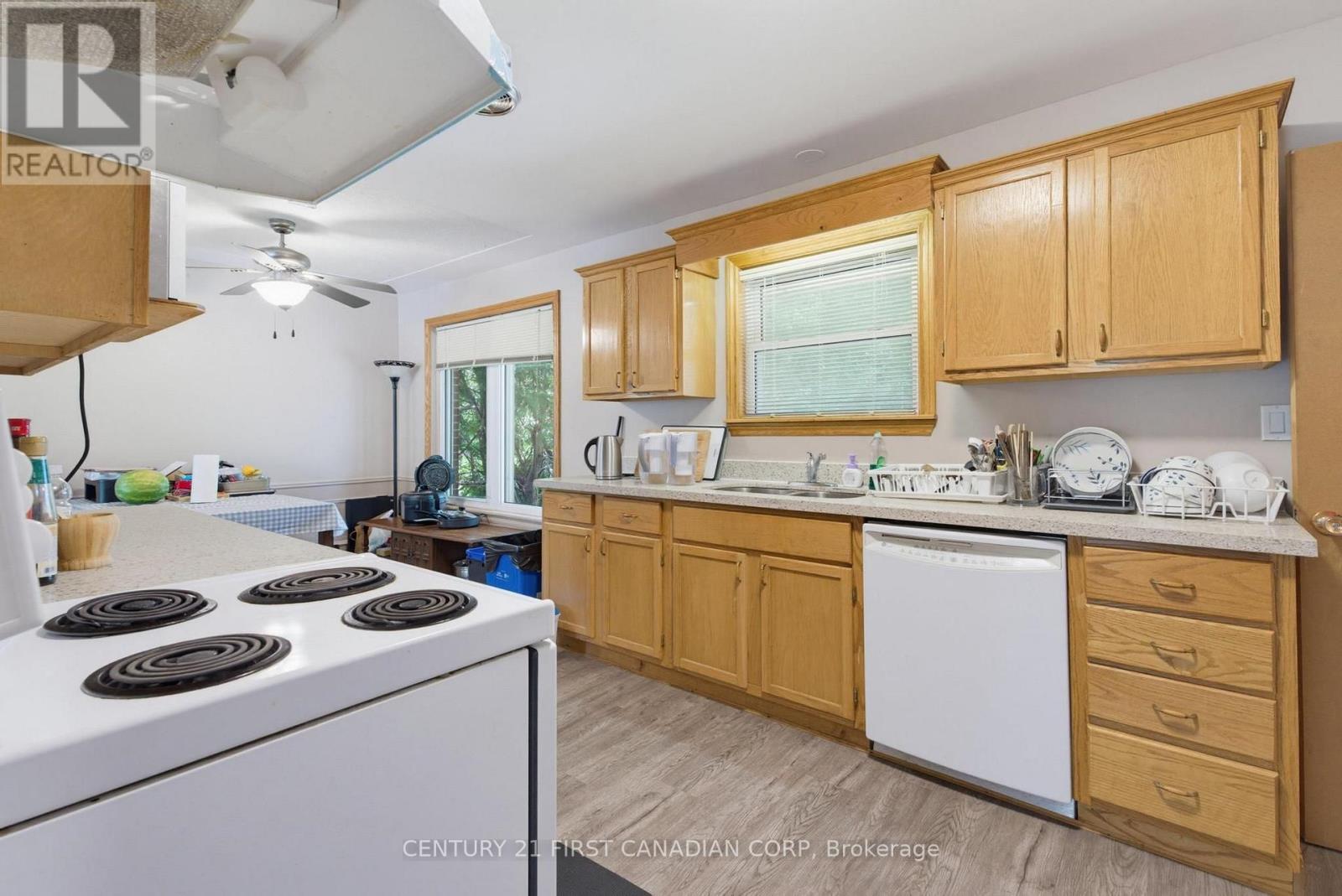 478 COOMBS AVENUE - 11