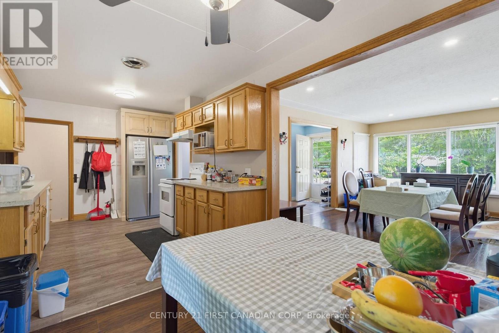 478 COOMBS AVENUE - 12