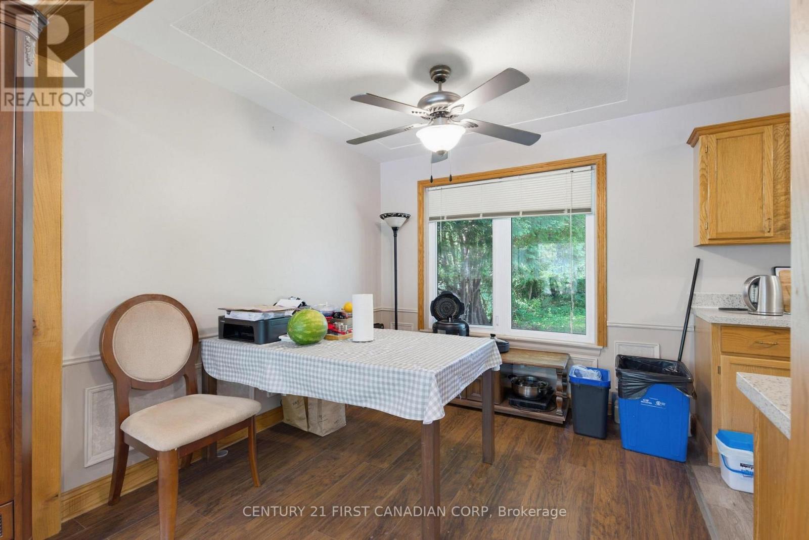 478 COOMBS AVENUE - 16