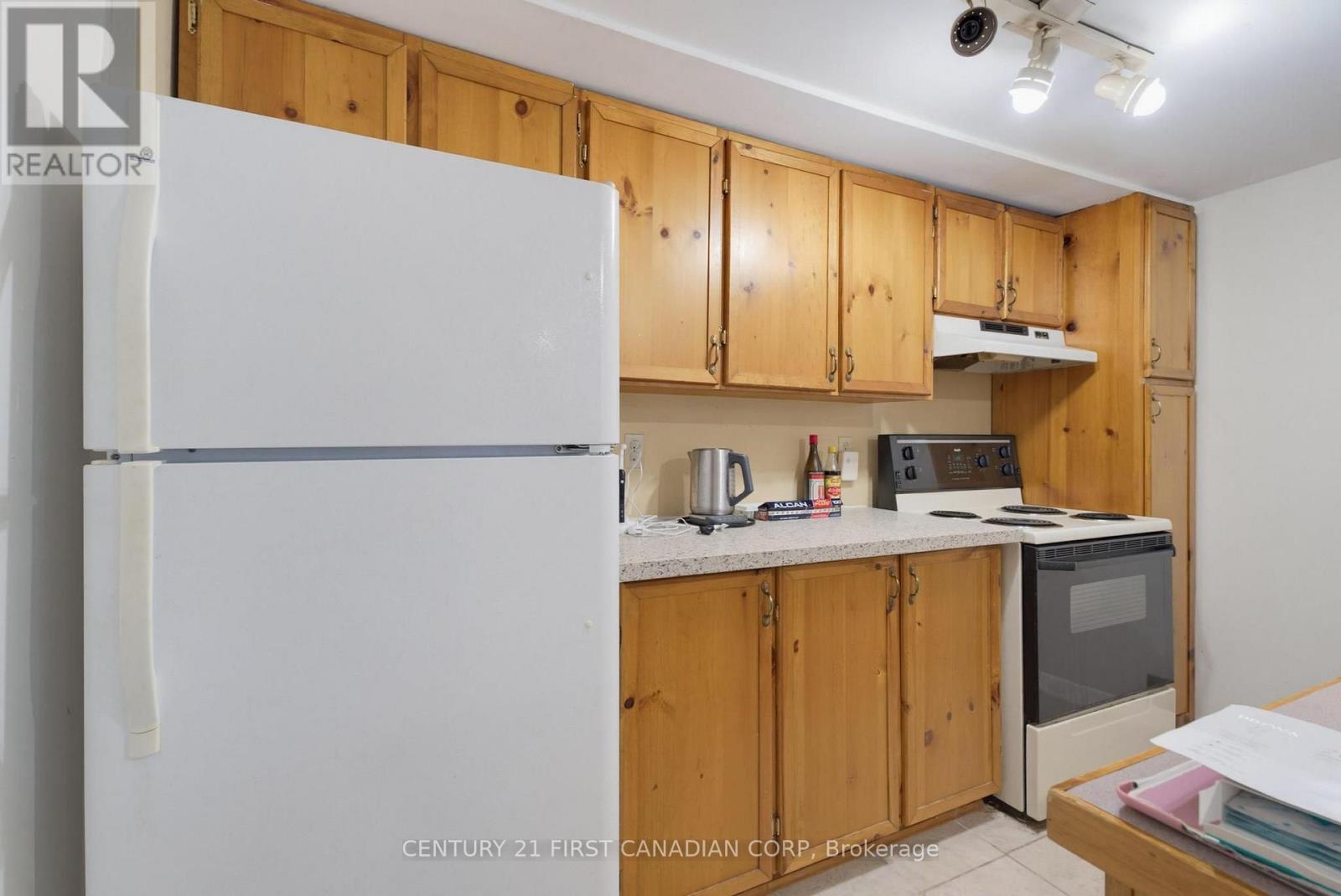 478 COOMBS AVENUE - 27