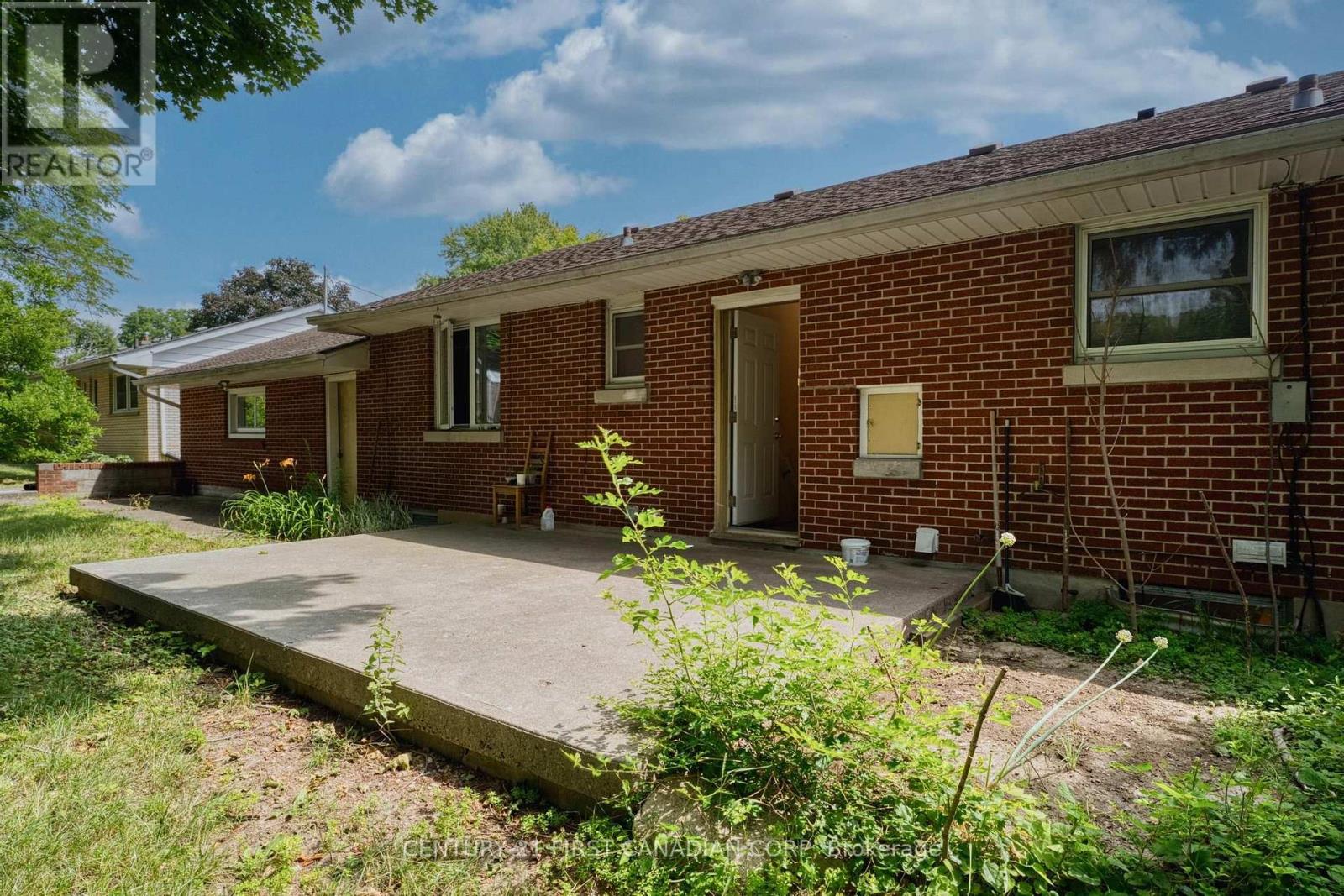 478 COOMBS AVENUE - 35