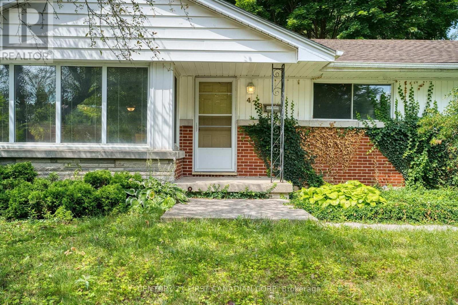 478 COOMBS AVENUE - 4
