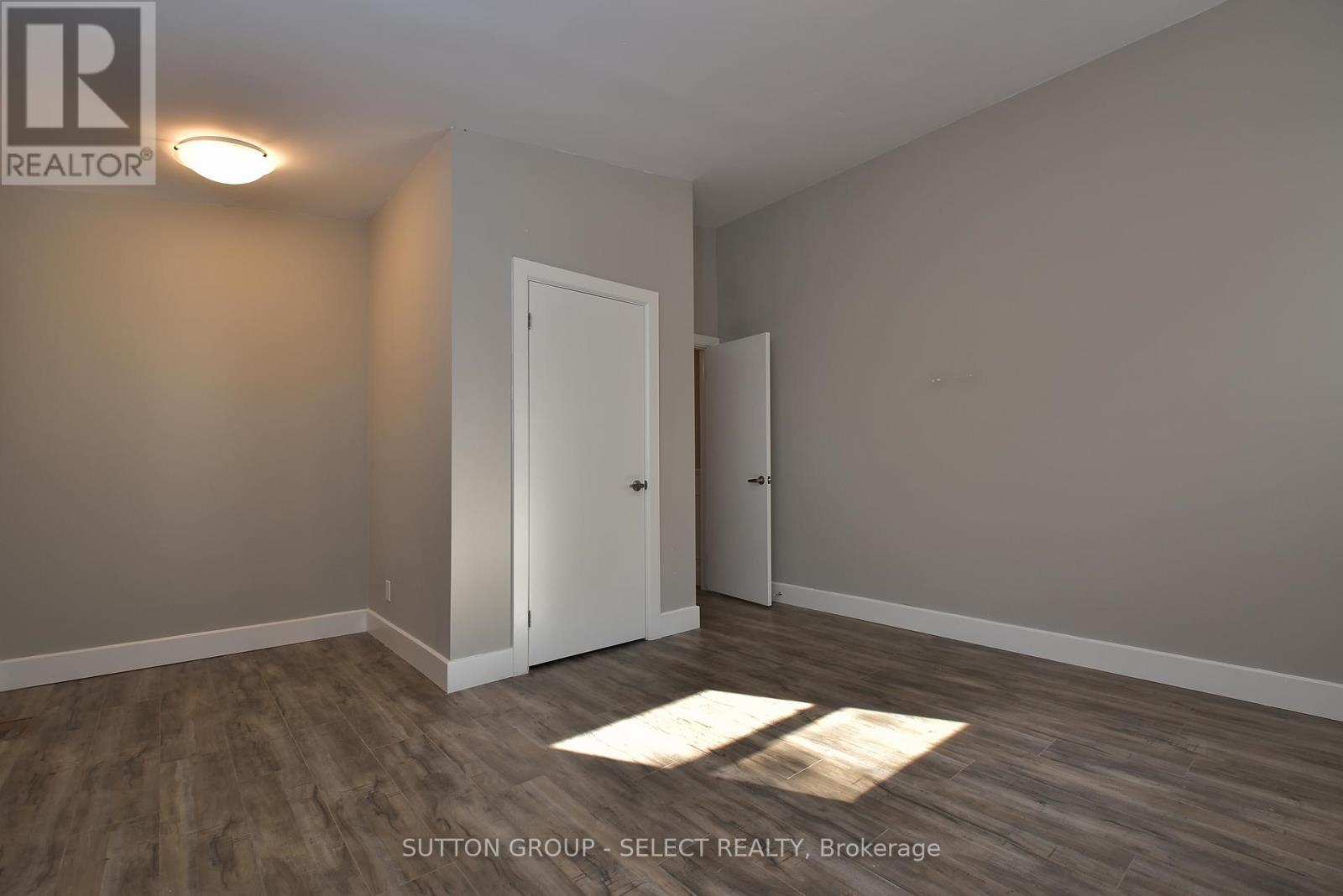 1566 NAIRN AVENUE - 11