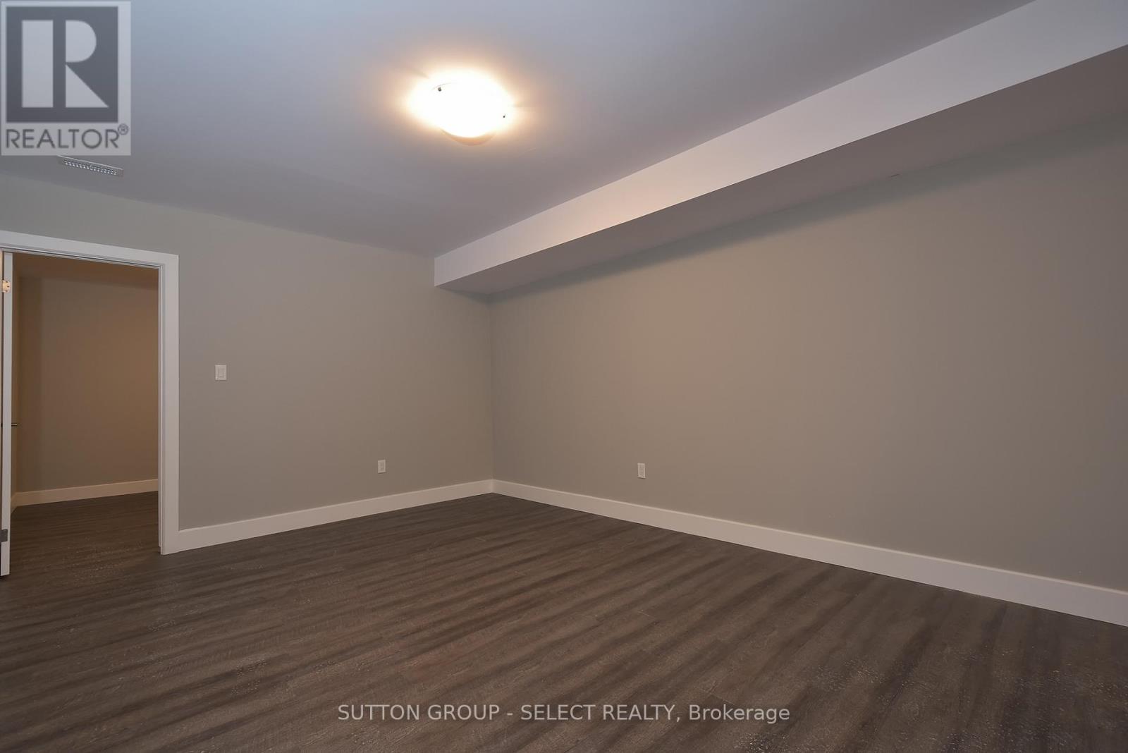 1566 NAIRN AVENUE - 19