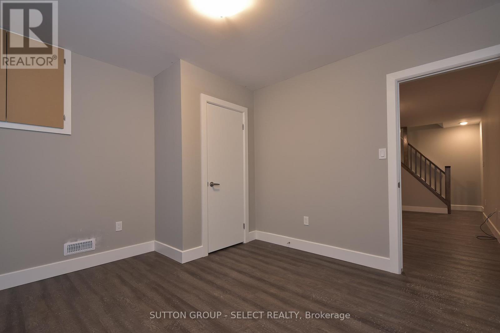1566 NAIRN AVENUE - 20