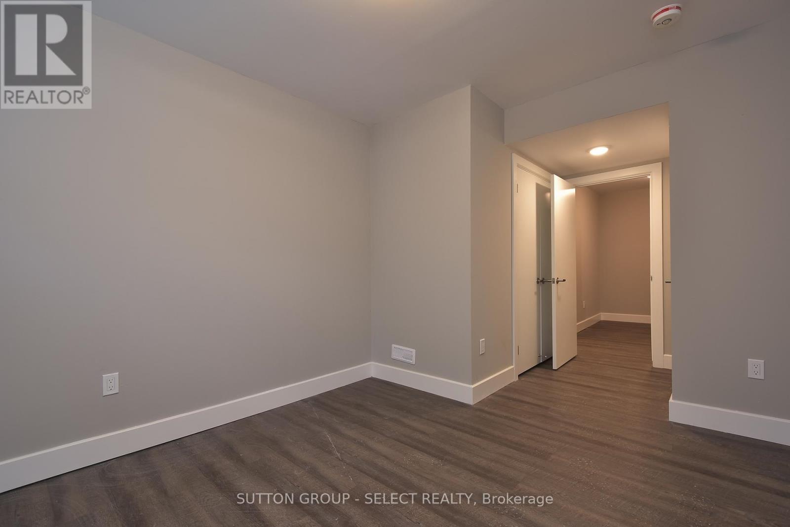 1566 NAIRN AVENUE - 22