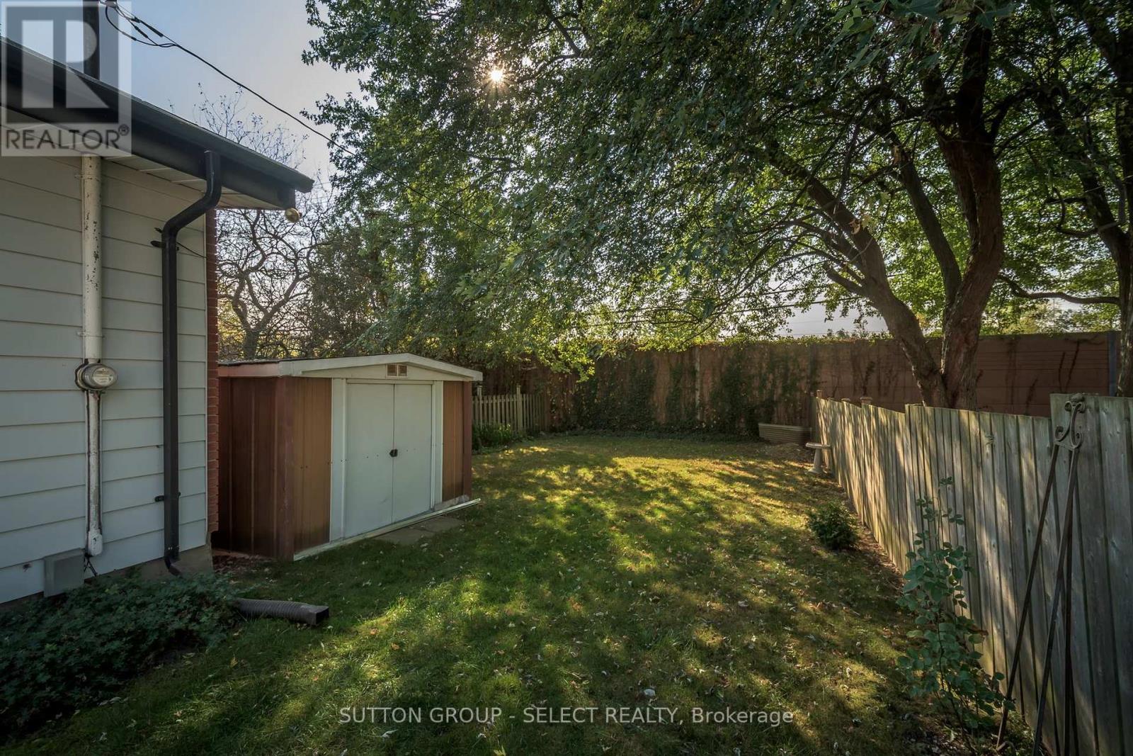 1566 NAIRN AVENUE - 27