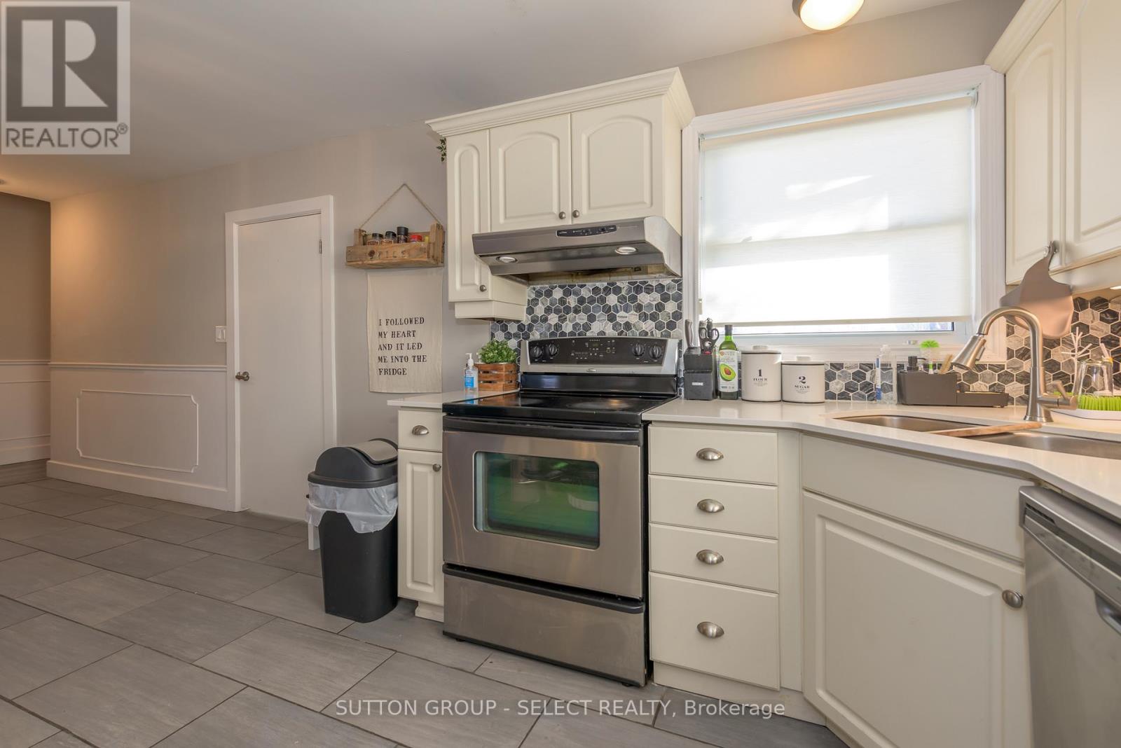 1566 NAIRN AVENUE - 5