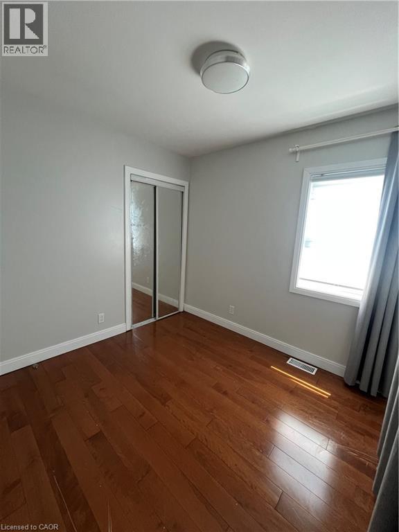 179 VINE Street S - 5