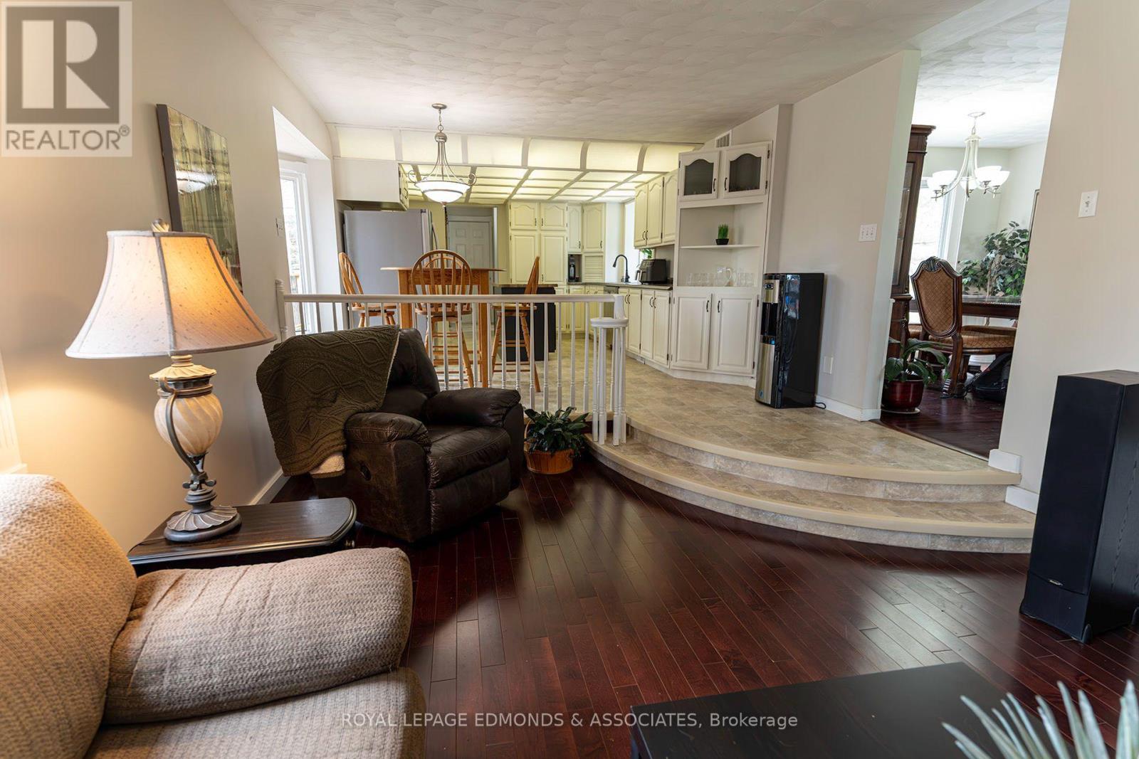 39 SELLEY STREET - 13