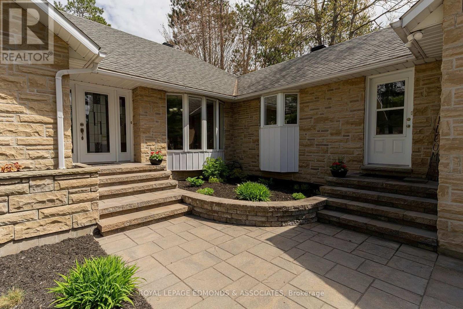39 SELLEY STREET - 2