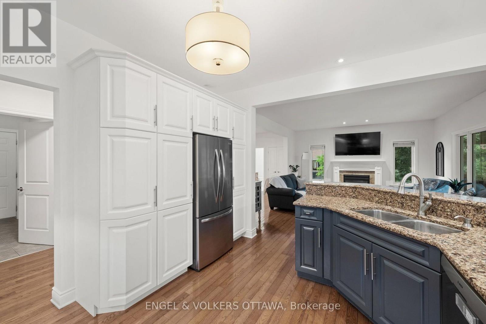 876 CENTER STREET - 11