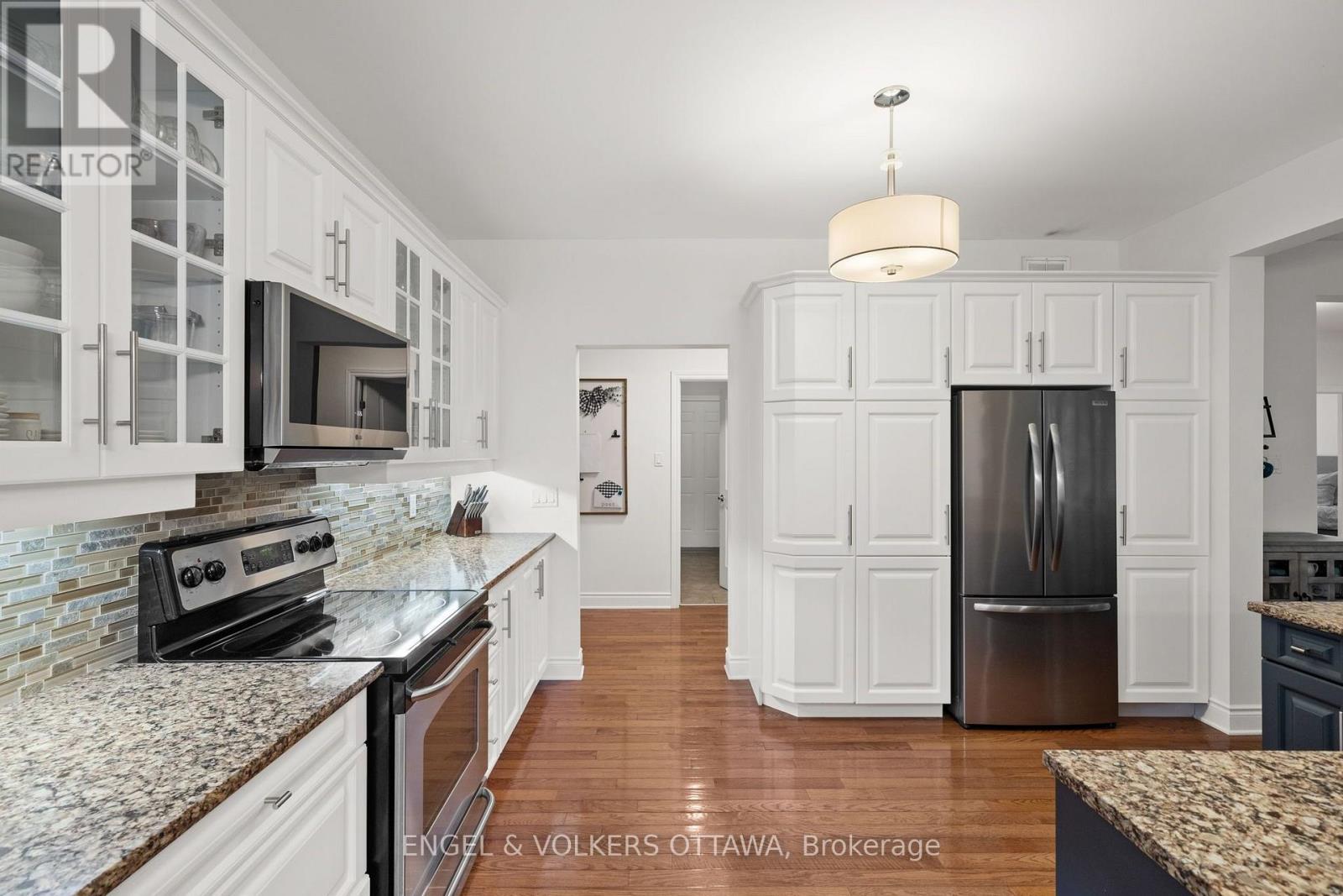 876 CENTER STREET - 12