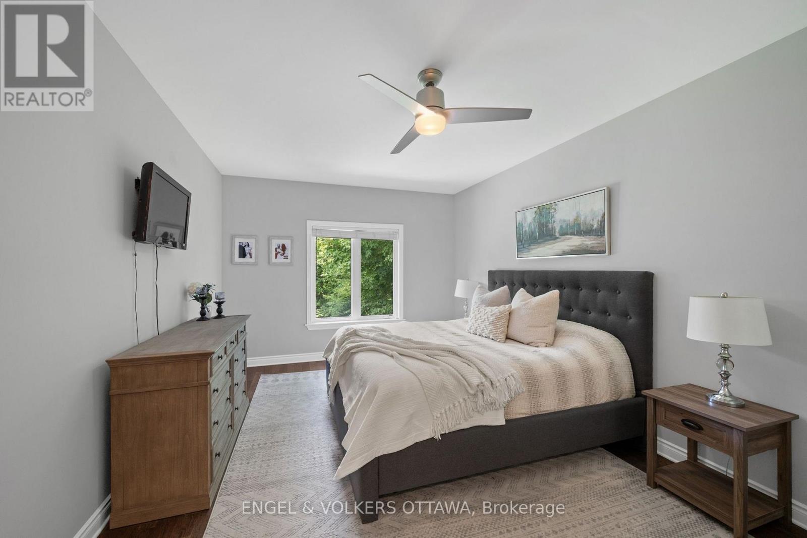 876 CENTER STREET - 18
