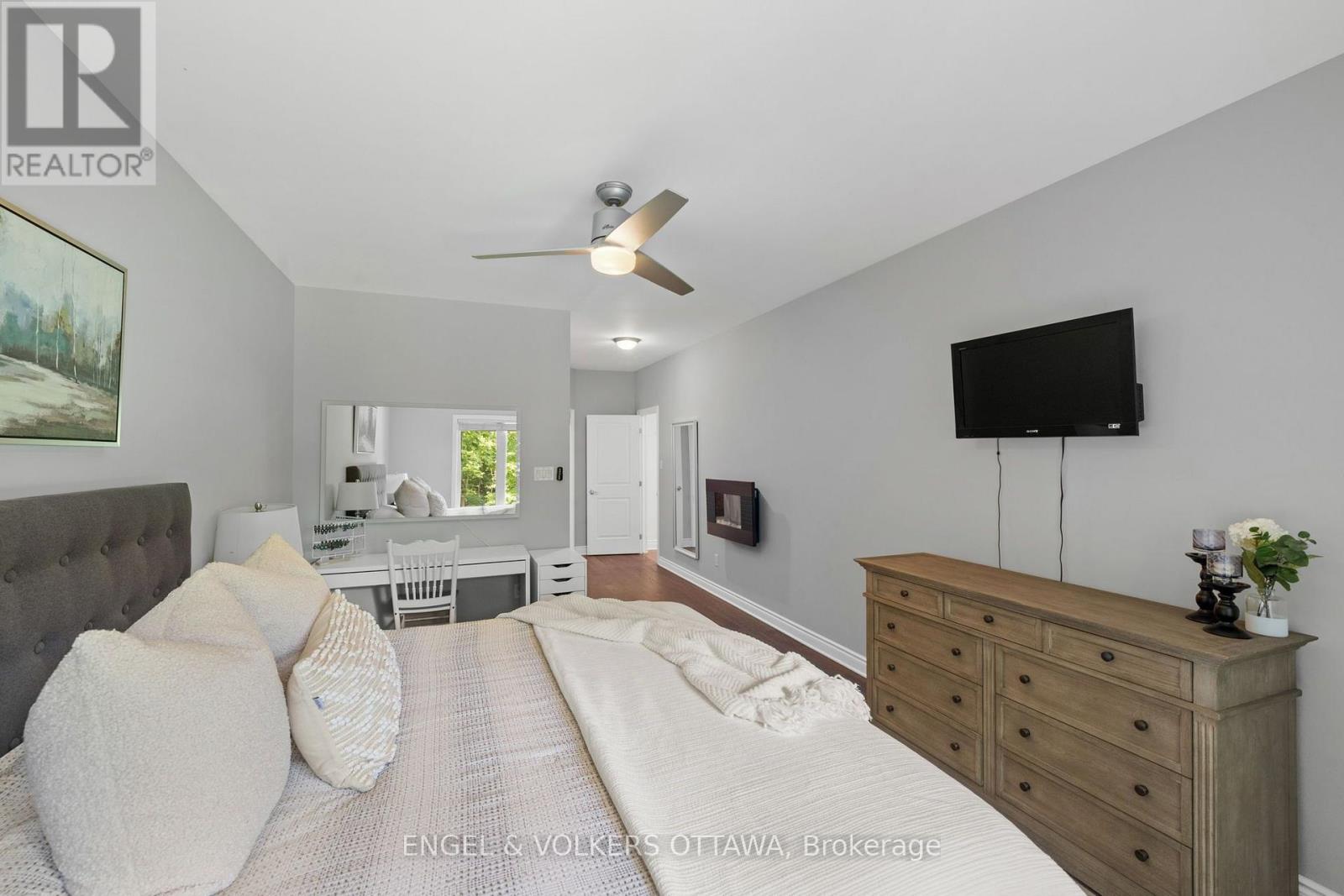 876 CENTER STREET - 19