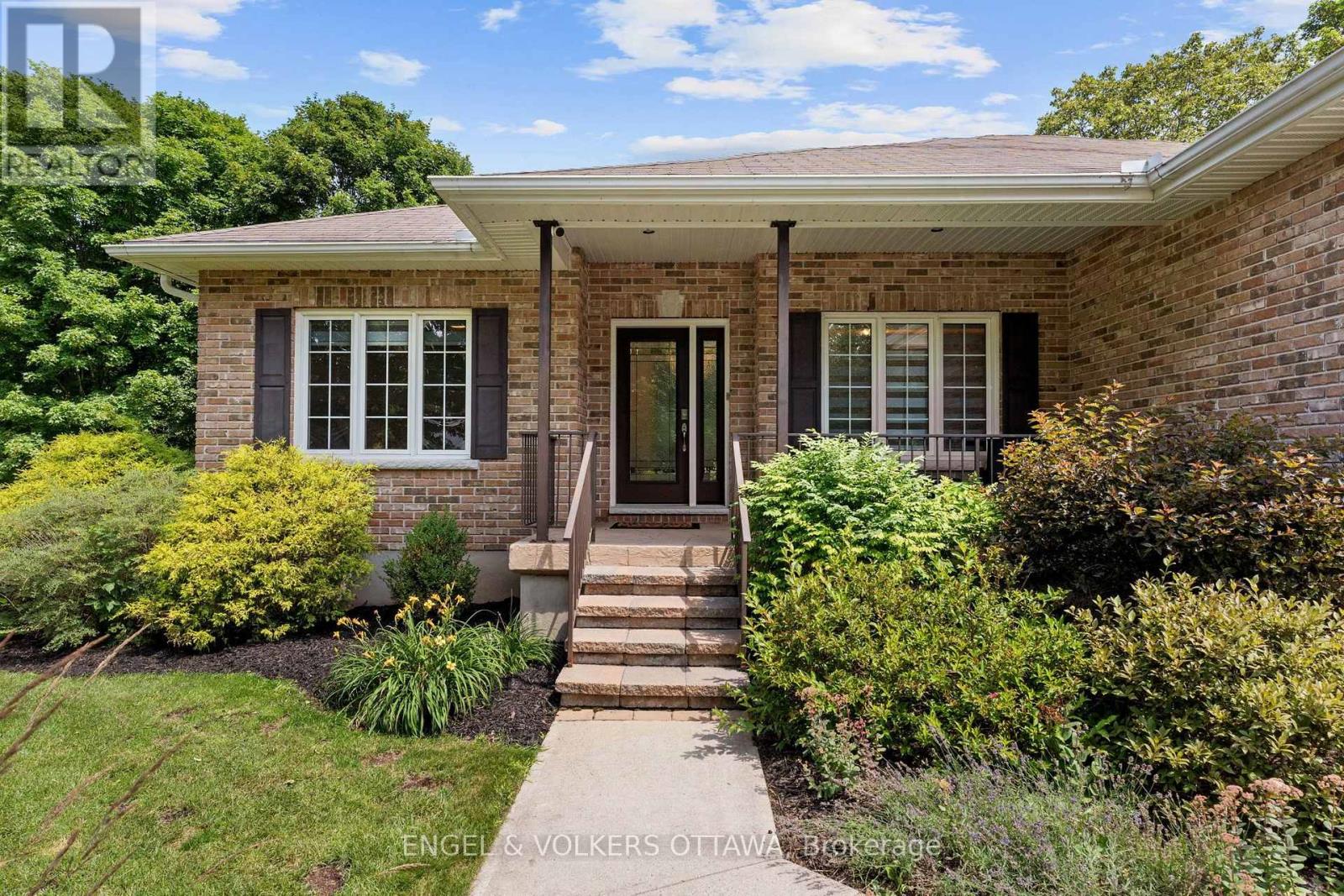 876 CENTER STREET - 2