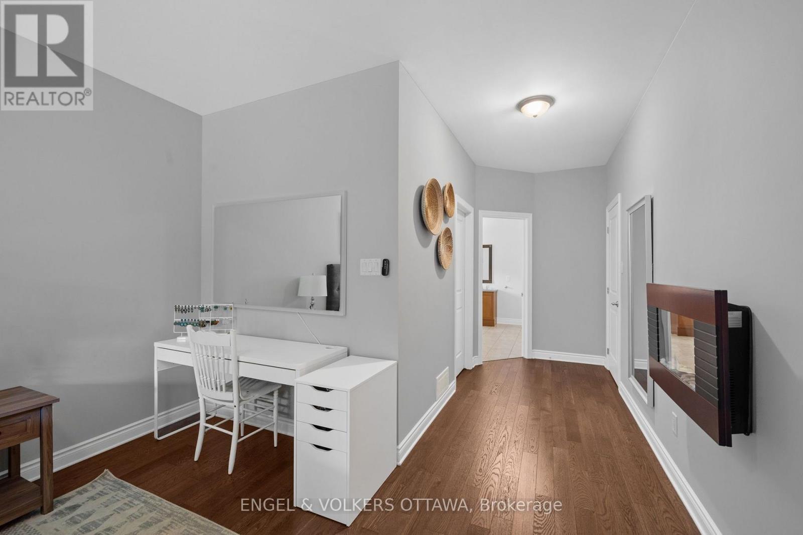 876 CENTER STREET - 20