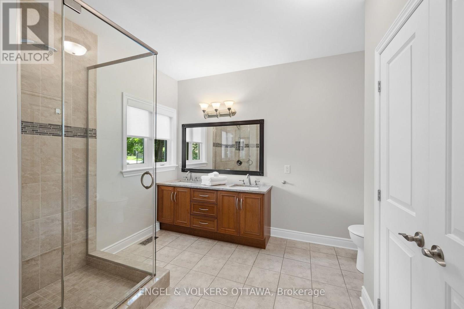 876 CENTER STREET - 21